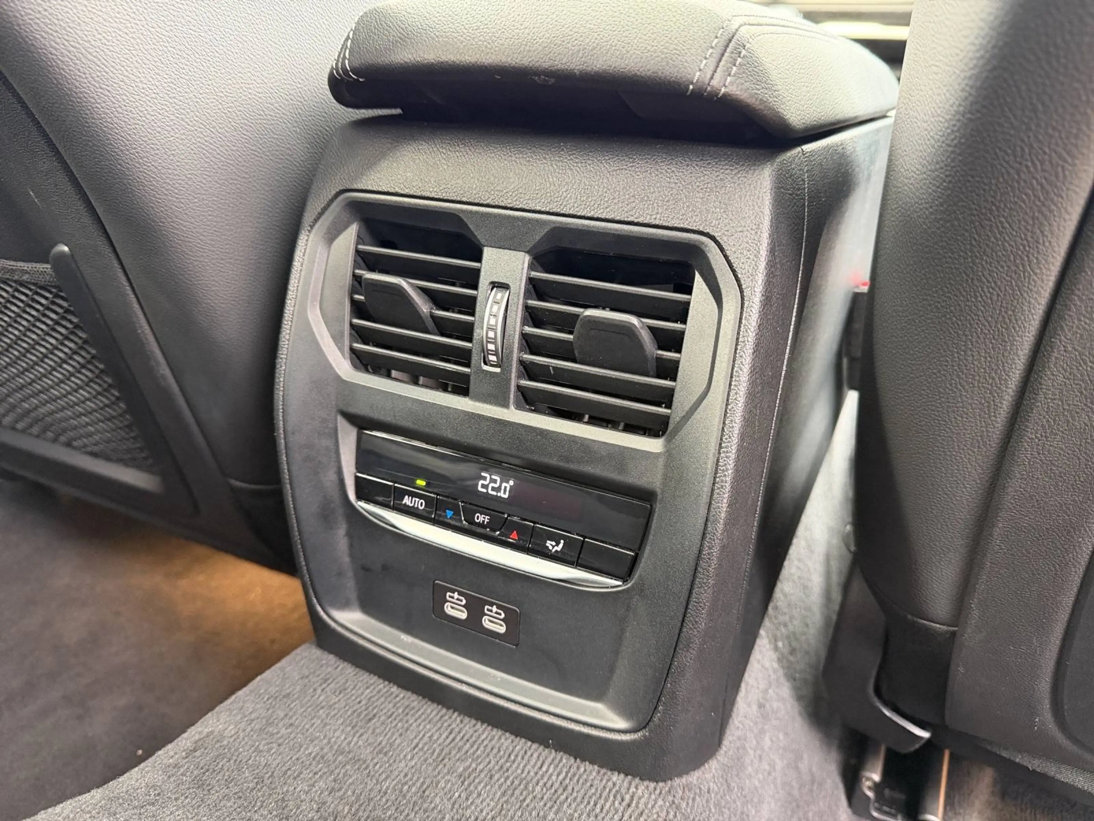 BMW 318 i Limousine Advantage Aut. *SCHIEBEDACH, LED, LEDER, SHZ, PA* — photo 14
