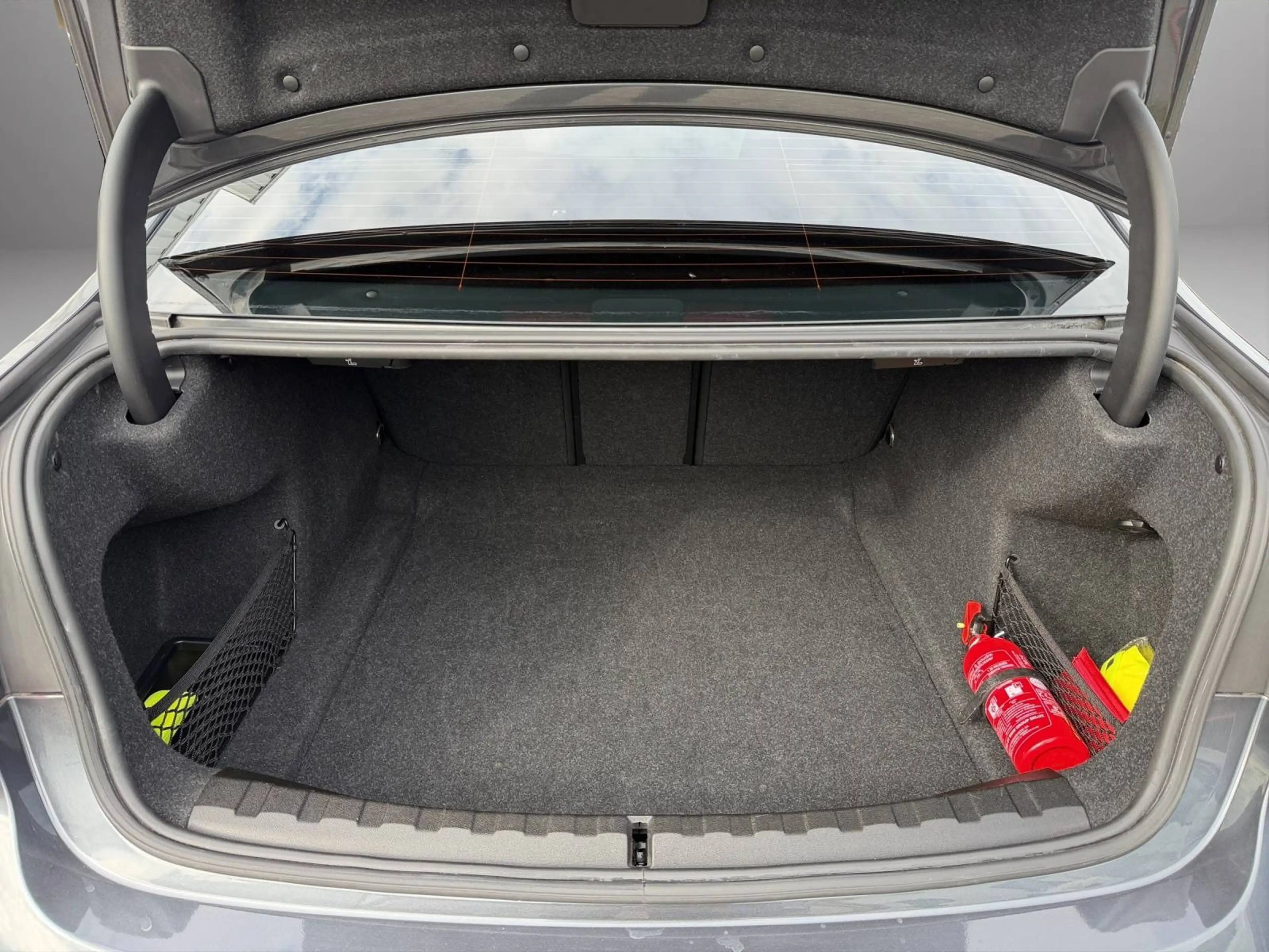 BMW 318 i Limousine Advantage Aut. *SCHIEBEDACH, LED, LEDER, SHZ, PA* — photo 9
