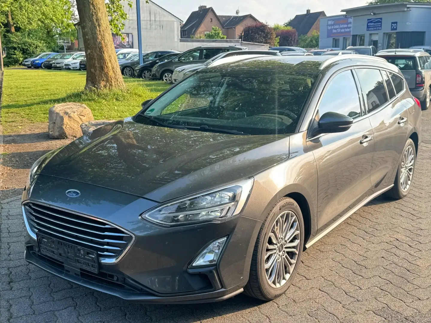 Ford Focus Turnier Titanium*AUTOMATIK*LED*NAVI*SHZ Grau - 1