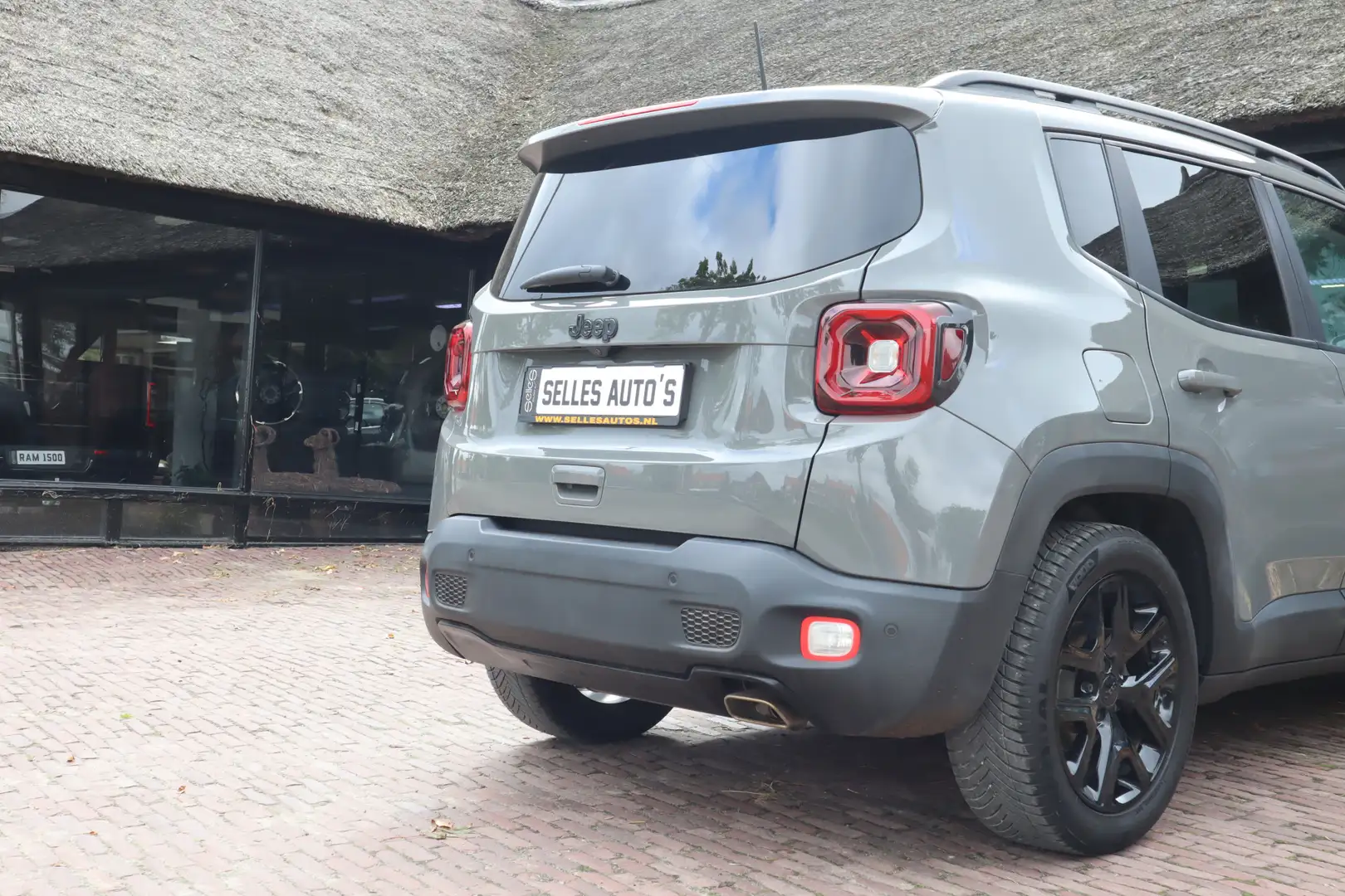 Jeep Renegade 1.3T Limited | Automaat | LED verlichting | Camera Gris - 2