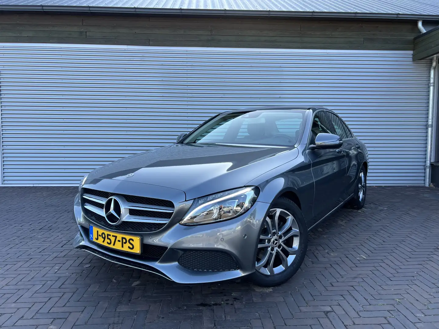 Mercedes-Benz C 180 Premium Plus Grijs - 2