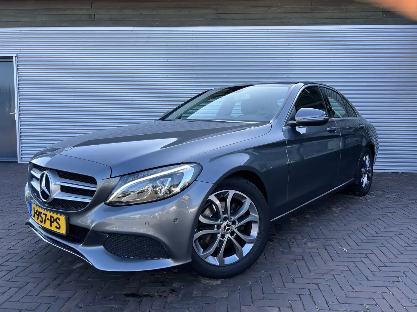 Mercedes-Benz C 180 Premium Plus Grijs - 1