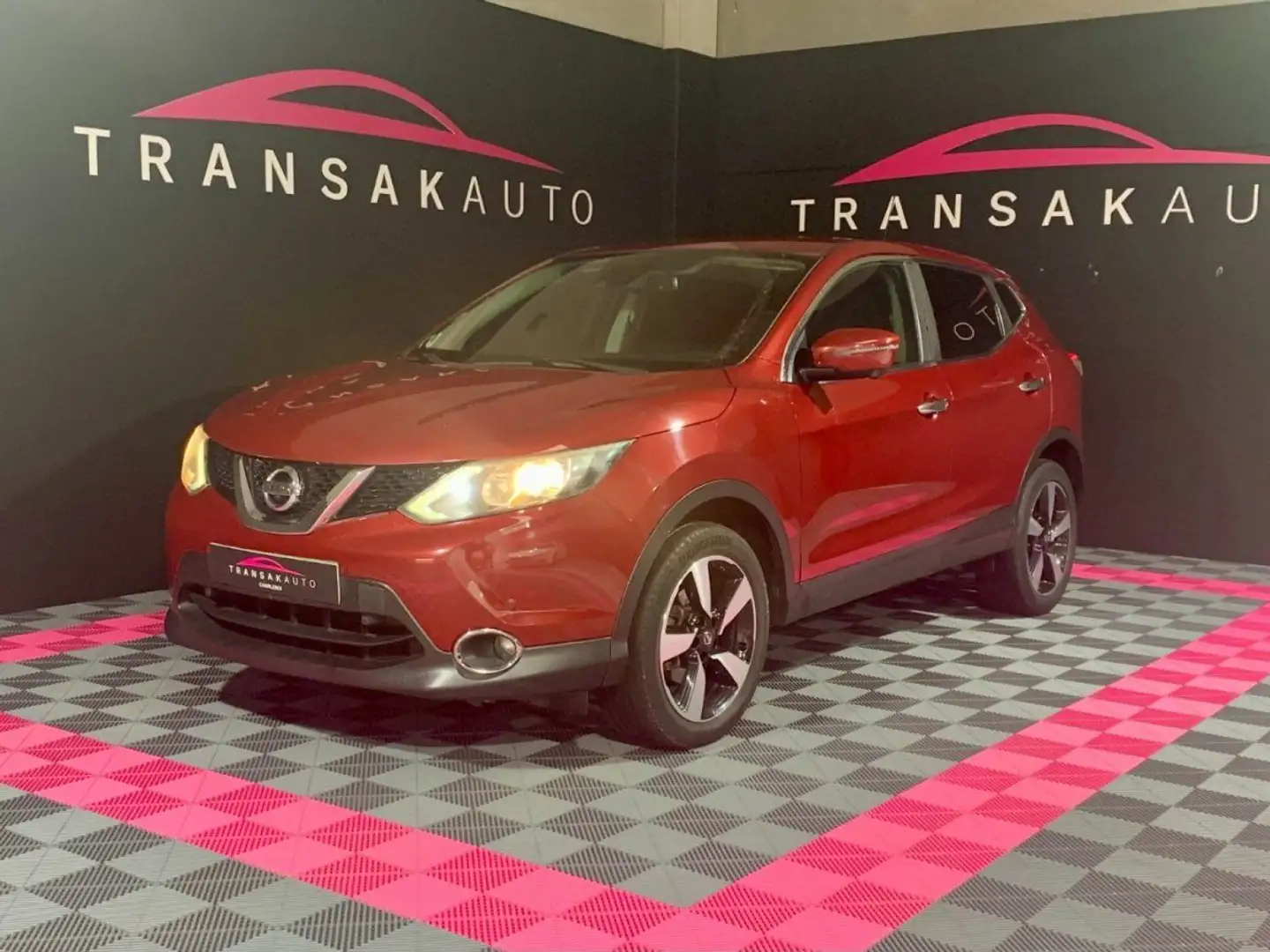 Nissan Qashqai 1.5 dCi 110 ch / Camera 360 AV AR / SIEGES AV CHAU Rouge - 1