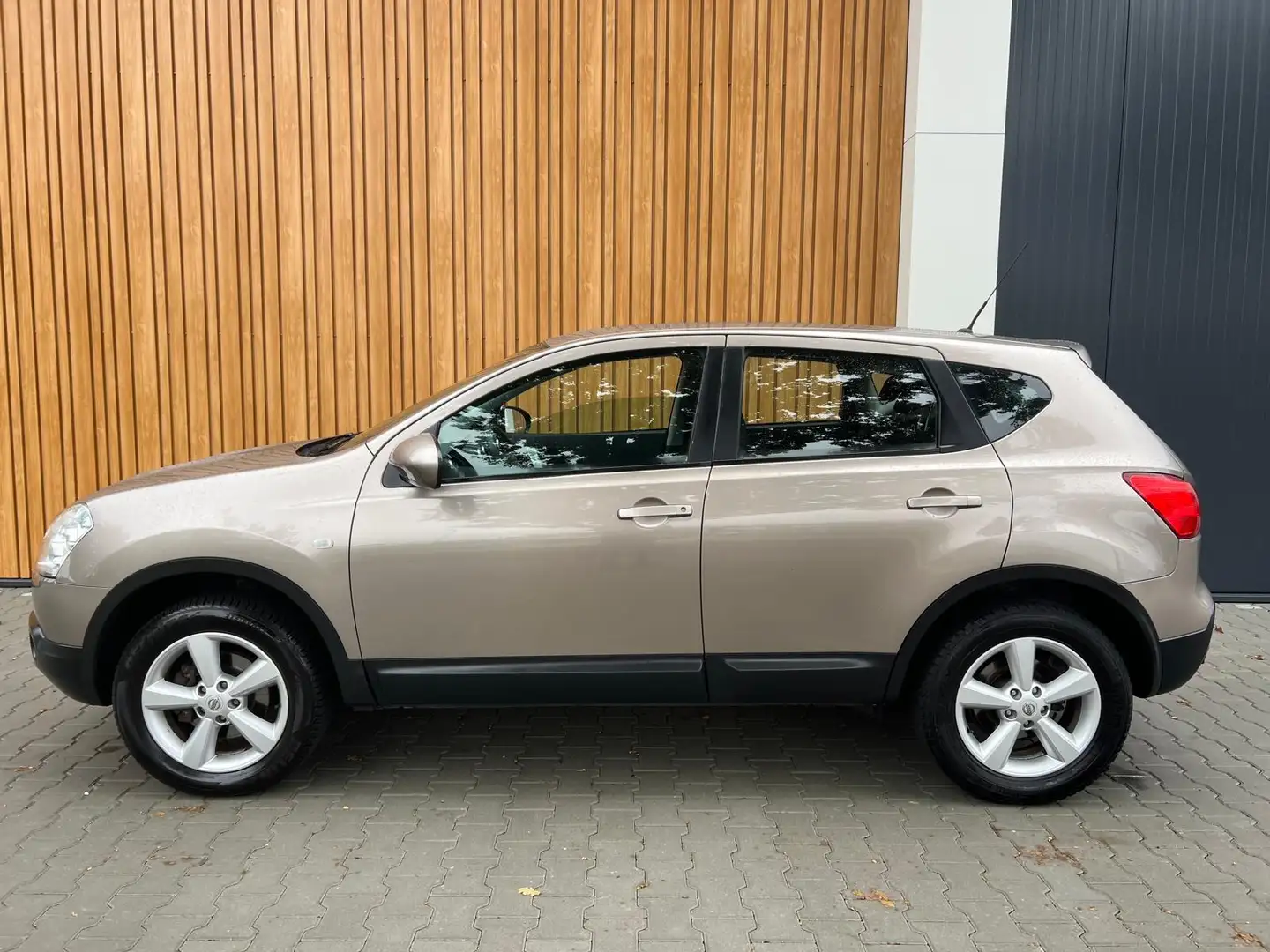 Nissan Qashqai 1.6 ACENTA + AIRCO + LMV + TREKHAAK Marrón - 2