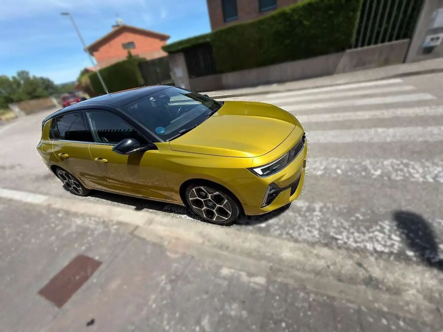 Opel Astra 1.6T Hybrid 132kW (180CV) Ultimate Auto Marrón - 2