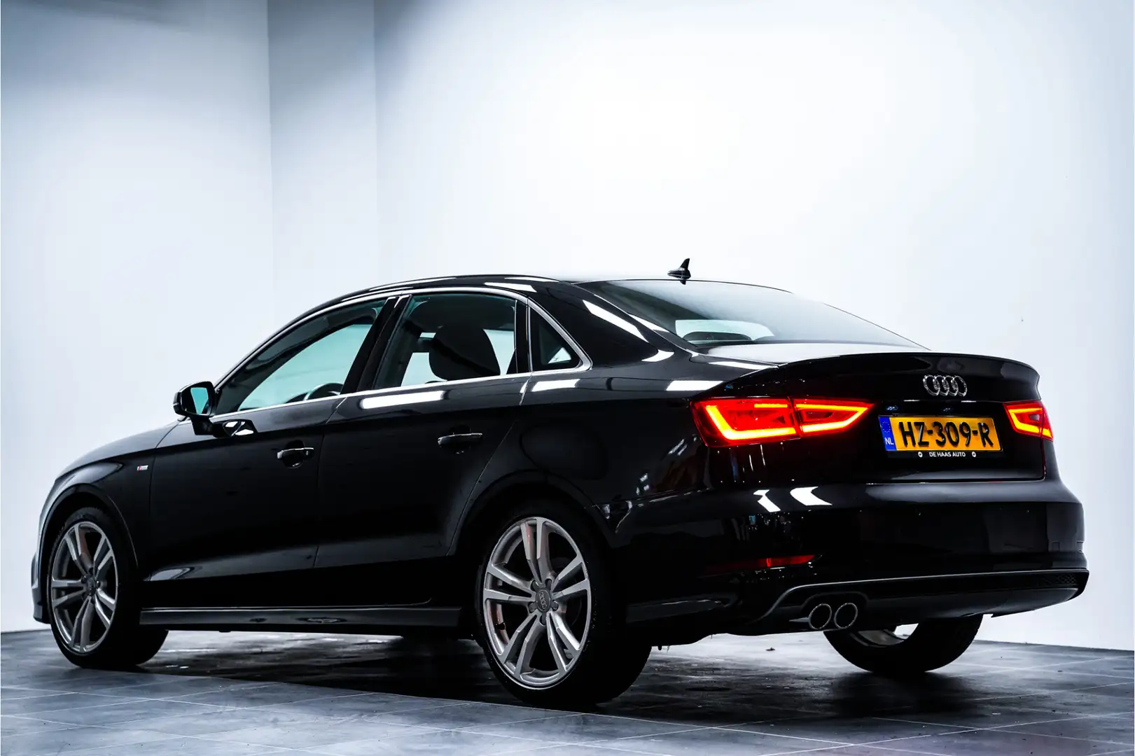Audi A3 Limousine 1.4 TFSI 150pk S-Line|Trekhaak|Navi|NAP Noir - 2