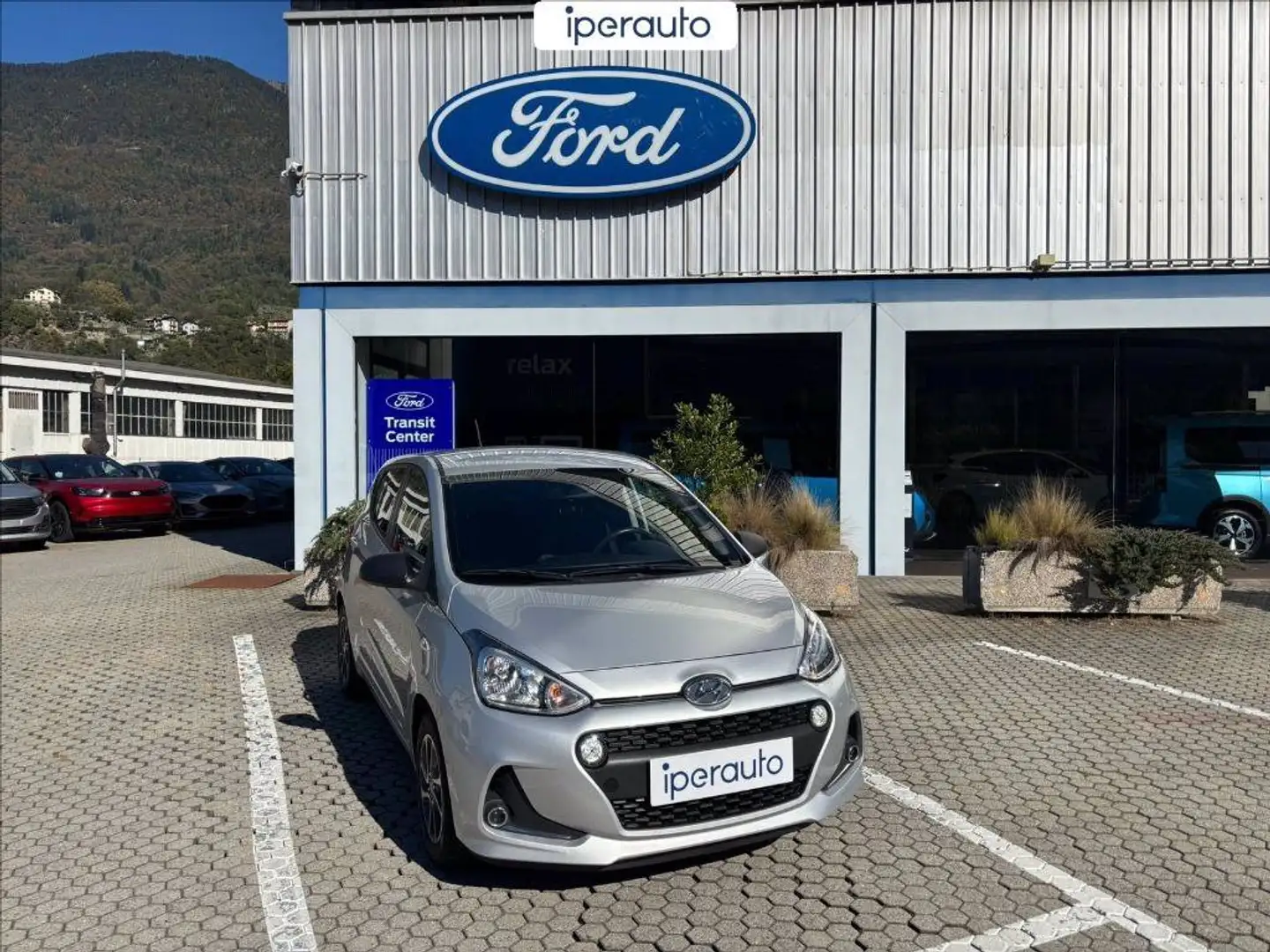 Hyundai i10 1.0 tech auto Gris - 2