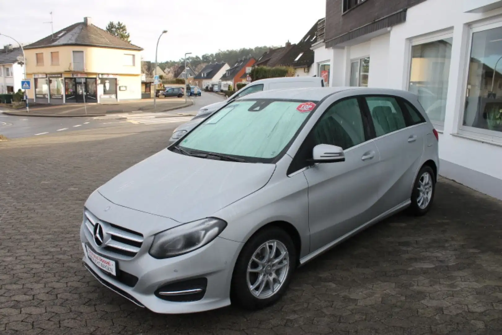 Mercedes-Benz B 200 7G-DCT Urban Bluetooth Klima el. Fenster Plateado - 2
