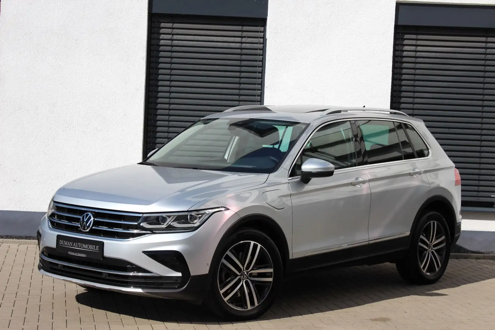Volkswagen Tiguan Elegance 1.4 TSI eHybridDSG PANO AHK 1.HD Silber - 1