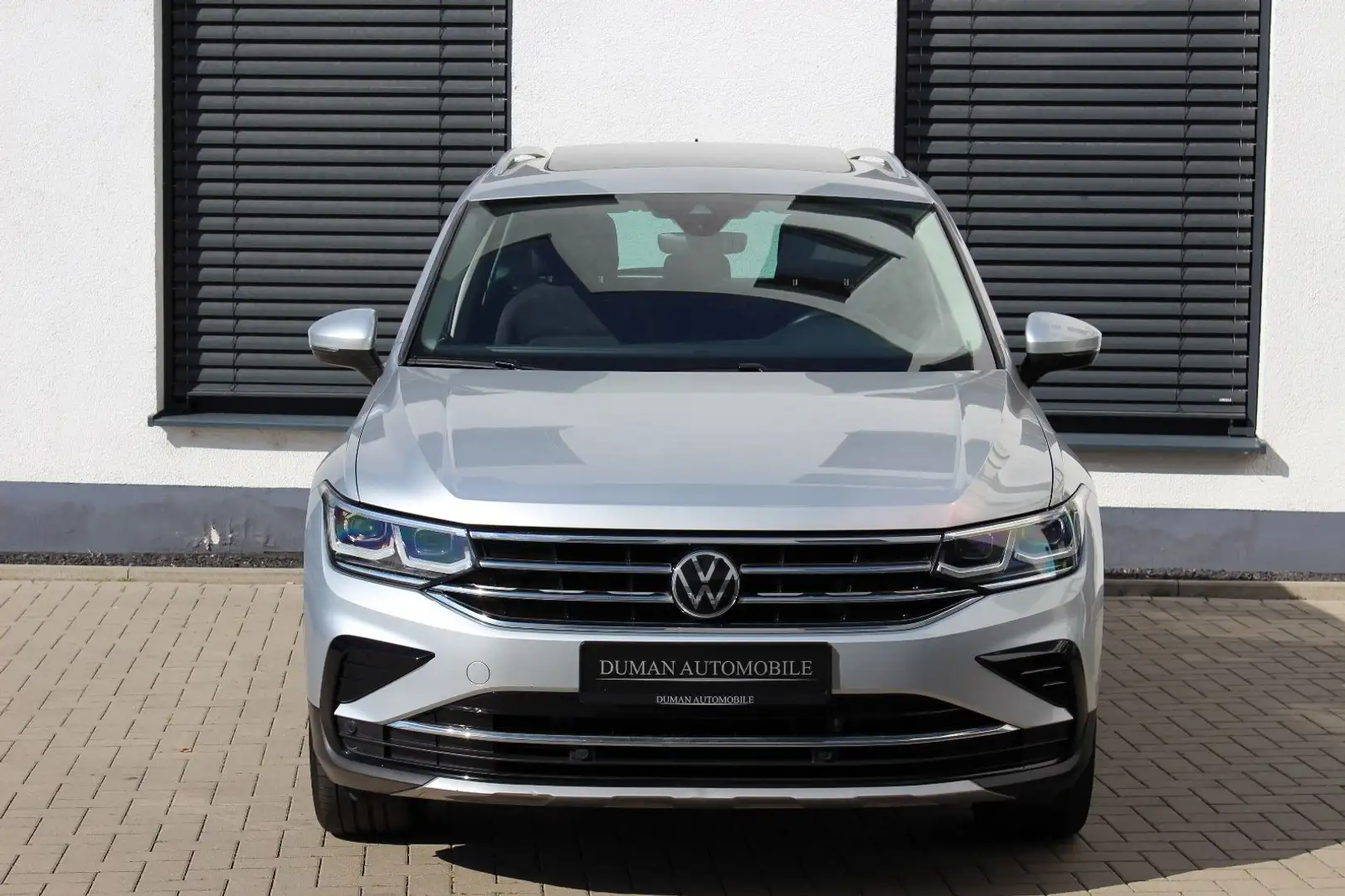 Volkswagen Tiguan Elegance 1.4 TSI eHybridDSG PANO AHK 1.HD Silber - 2
