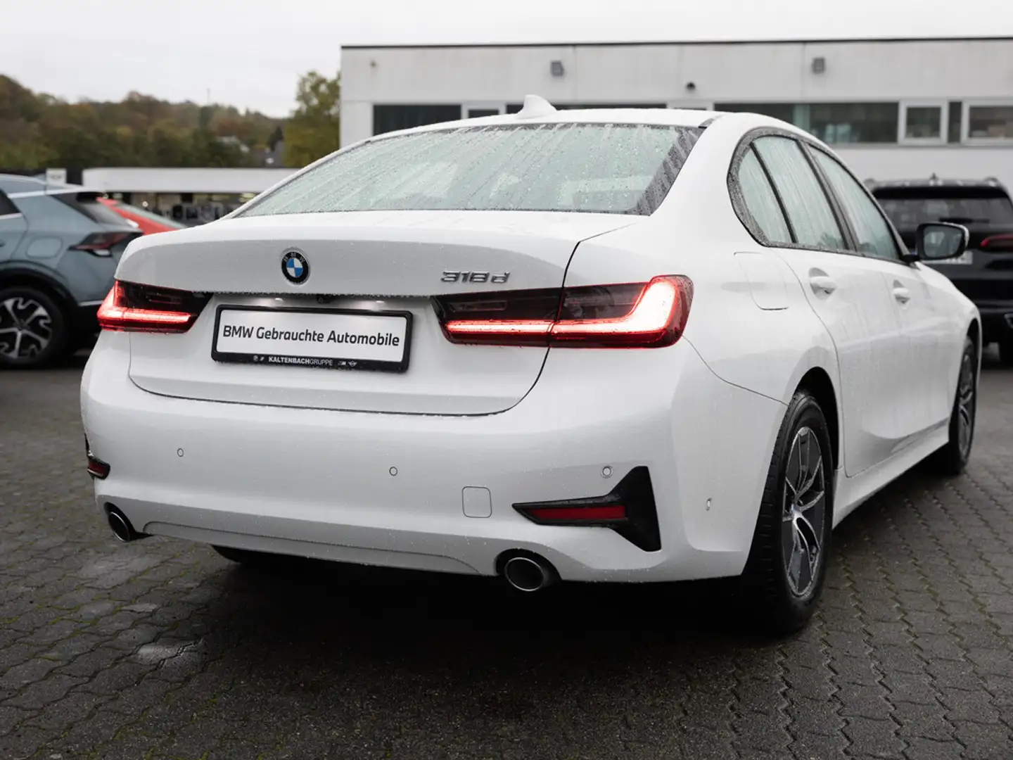 BMW 318 d Advantage LED W-LAN NAVI KAMERA SHZ PDC Blanc - 2