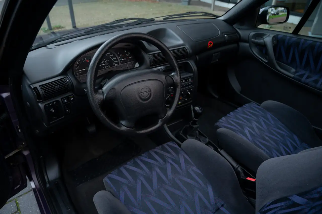 Opel Astra F 1.8i-16V Cabriolet, foto 6