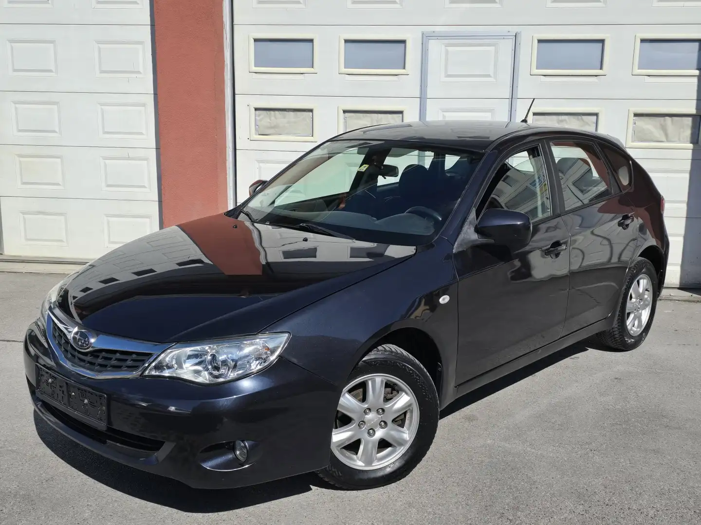 Subaru Impreza Impreza Hatchback Classic 1,5 Grau - 1