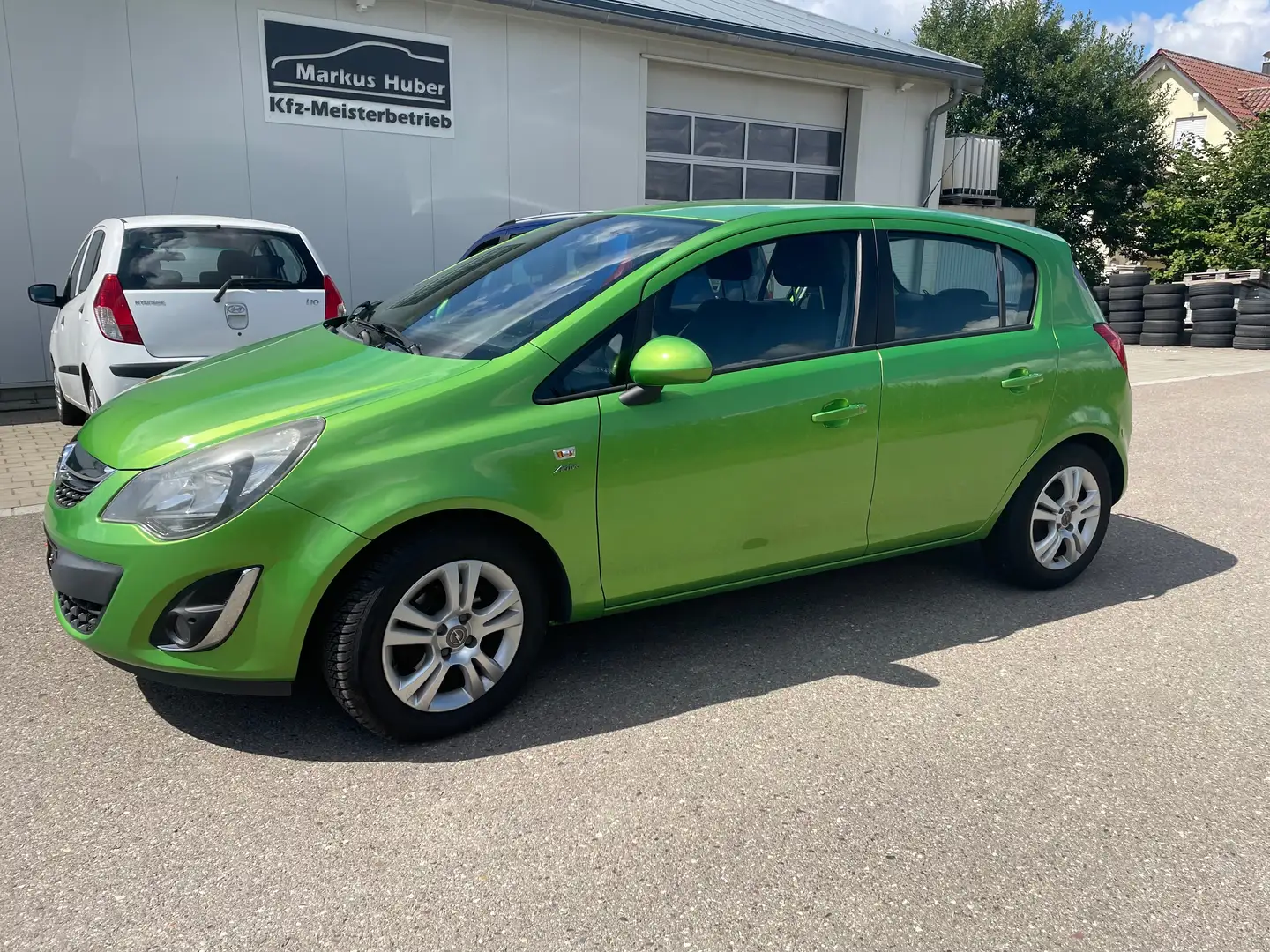 Opel Corsa Active 1.4 Grün - 1