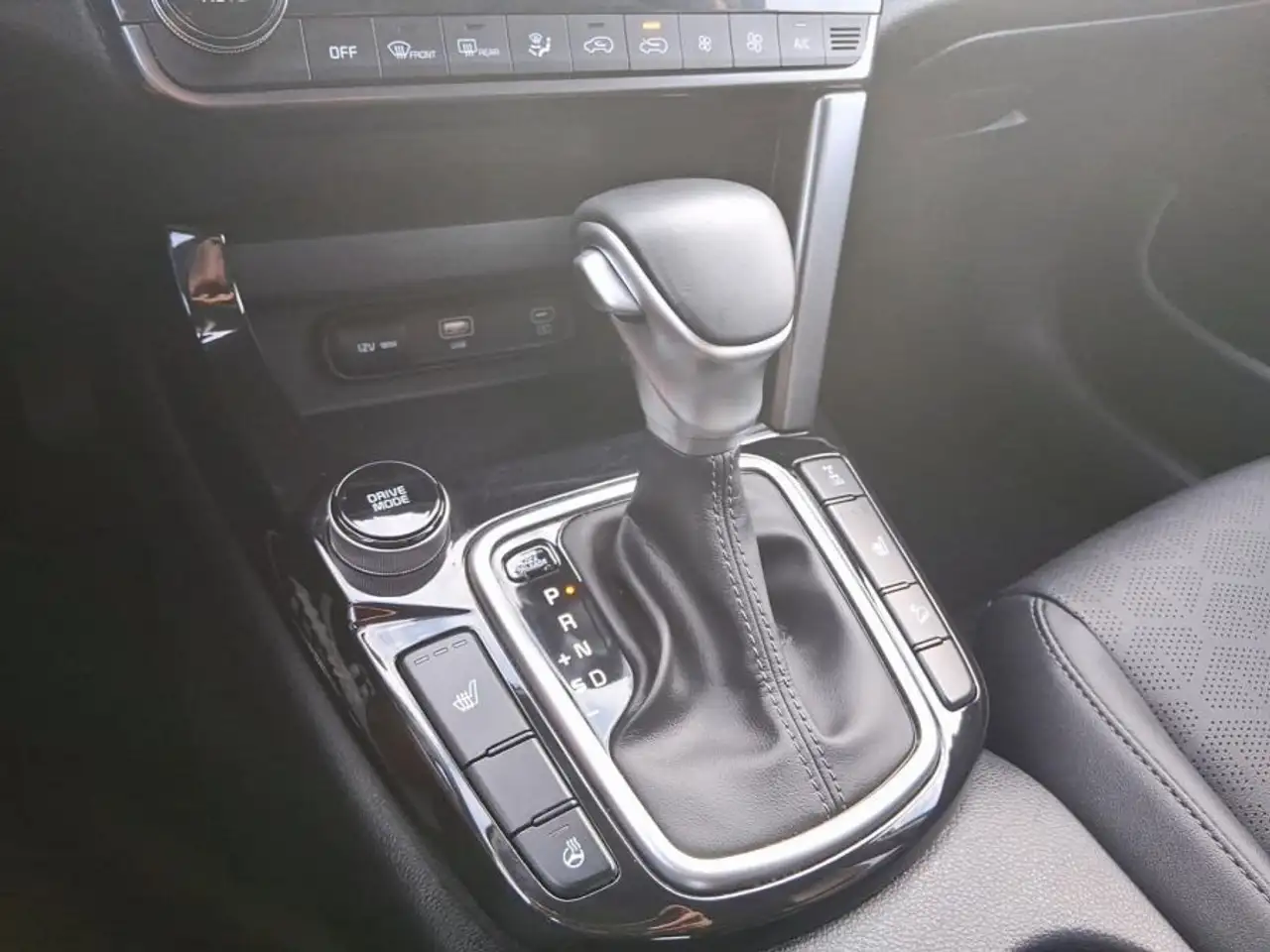 Kia Seltos снимка Kia Seltos