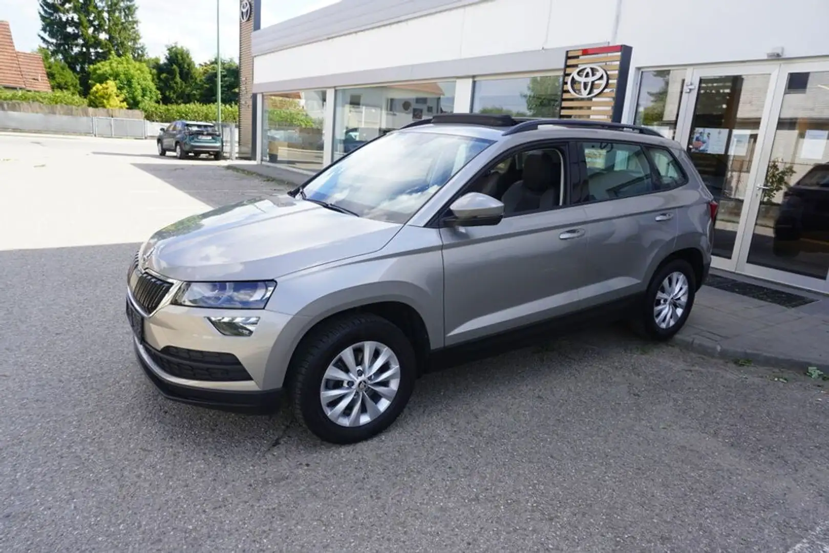 Skoda Karoq 1,6 TDI *NAVI*PANO*KAMERA*AHK* Beige - 2