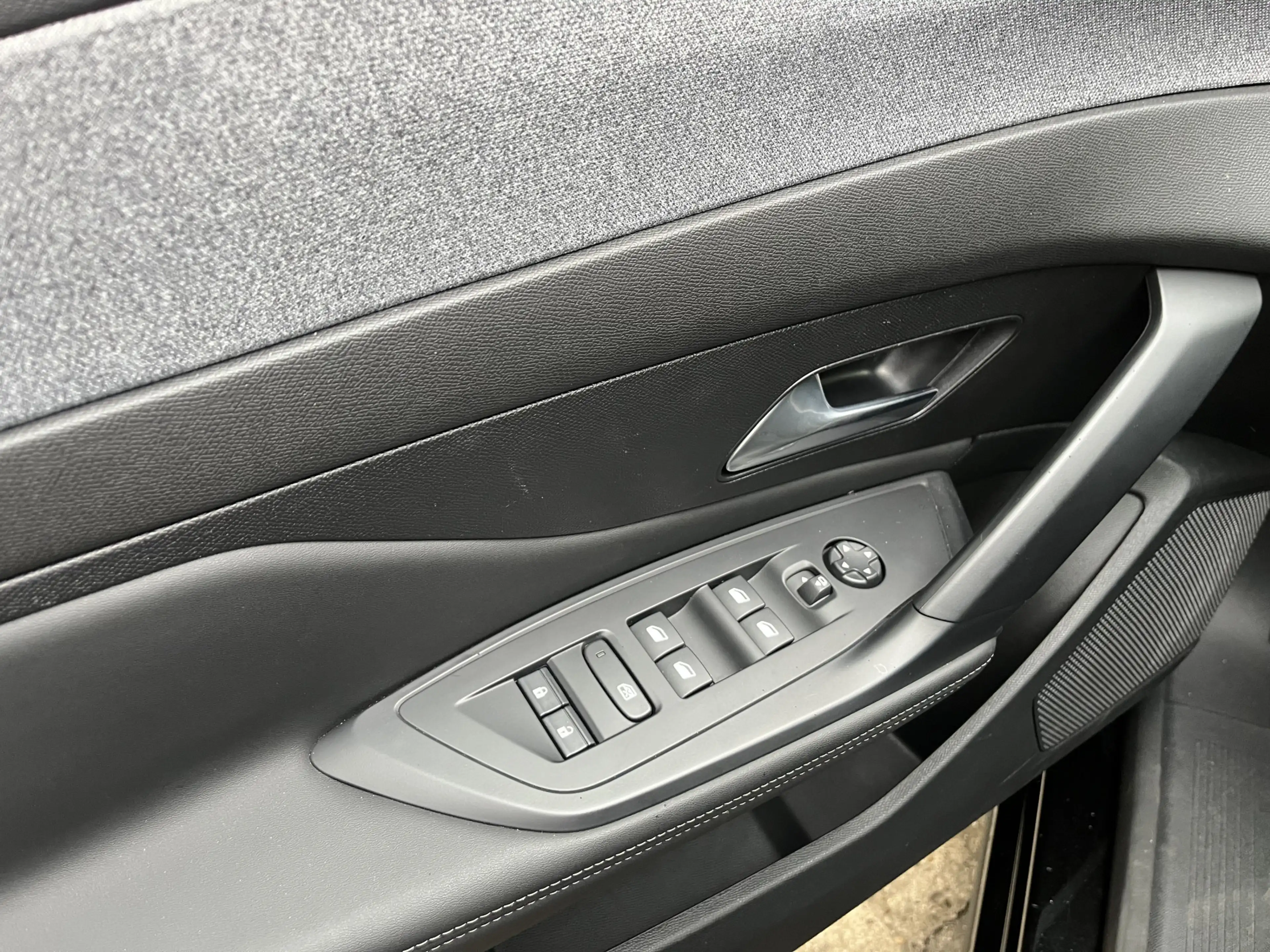 Peugeot 408 1.2 Hybrid 145 e-DCS6 Allure Aut/Ecc/Navi/Camera — photo 13