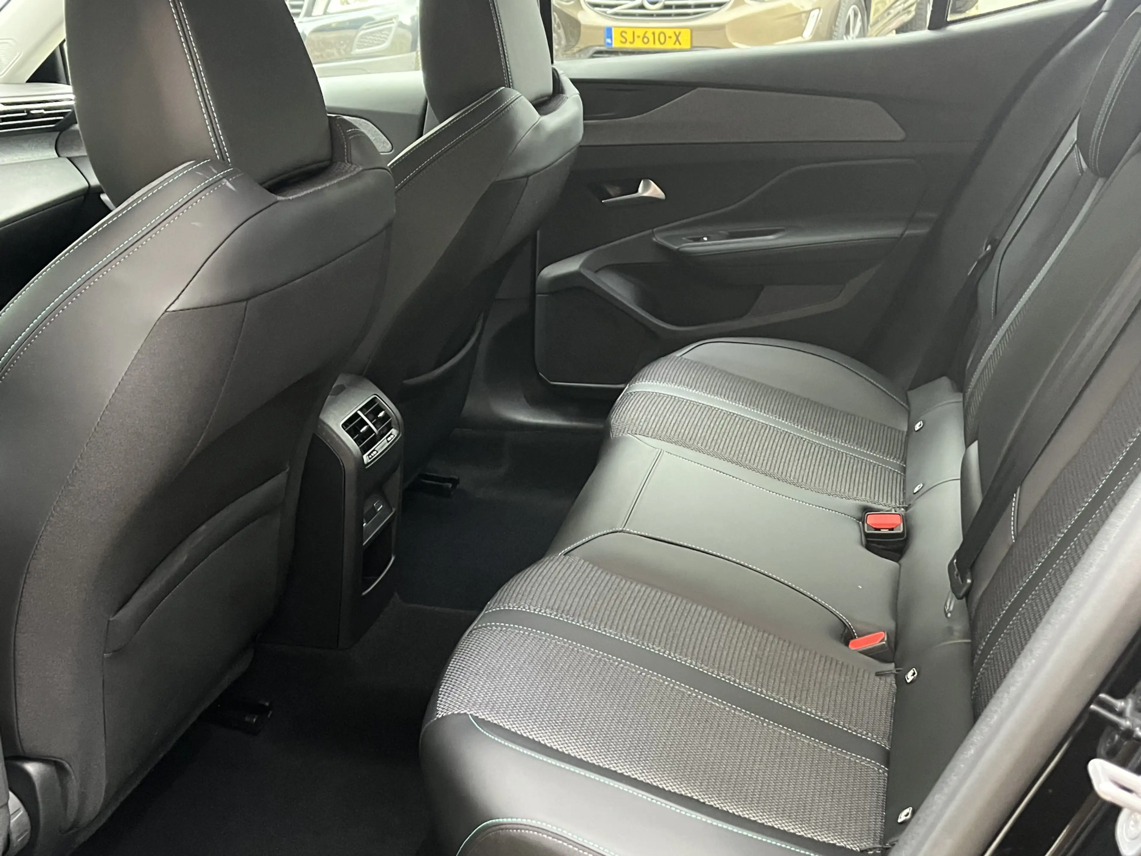 Peugeot 408 1.2 Hybrid 145 e-DCS6 Allure Aut/Ecc/Navi/Camera — photo 14
