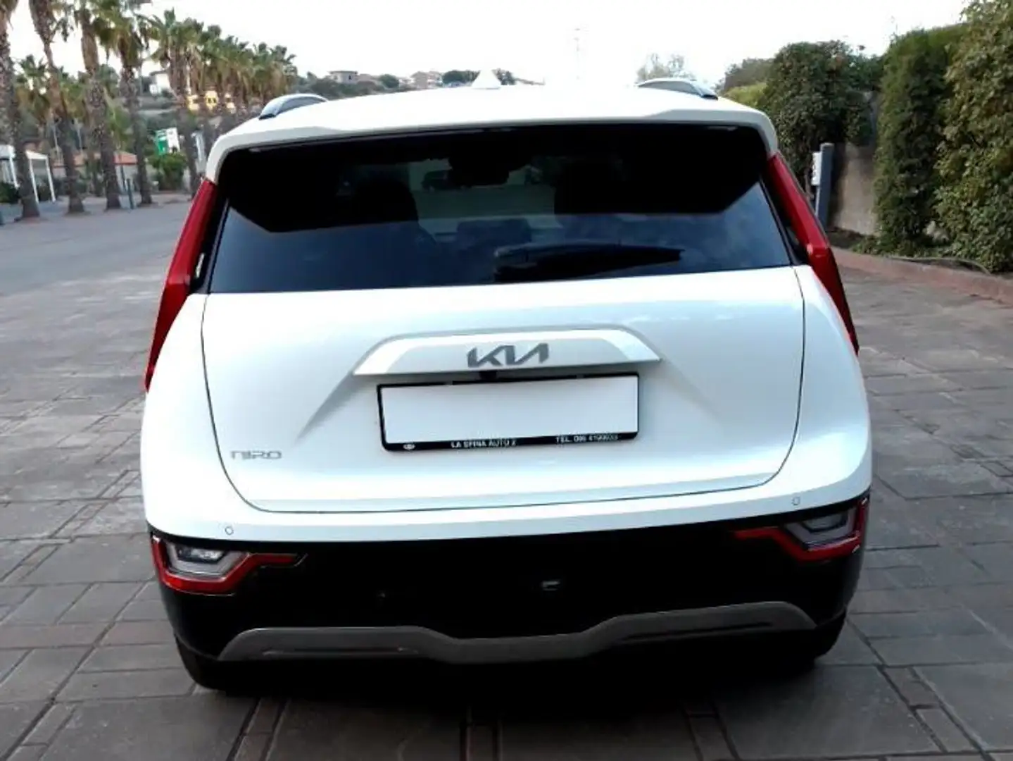 Kia e-Niro Niro EV 64,8 kWh Evolution Weiß - 2