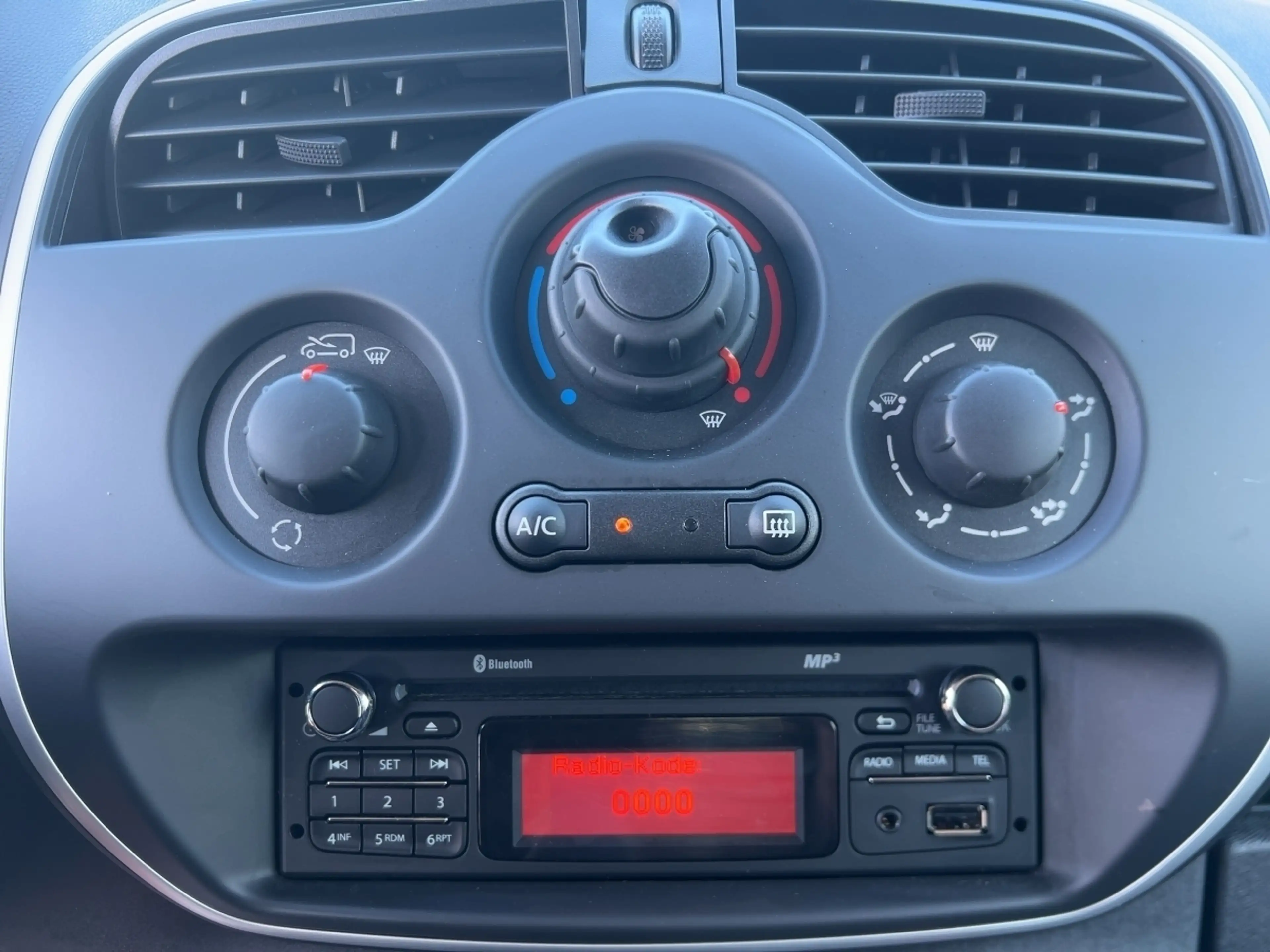 Renault Kangoo Rapid Extra dCi 75 KLIMA BT ABS ESP SERVO — photo 12