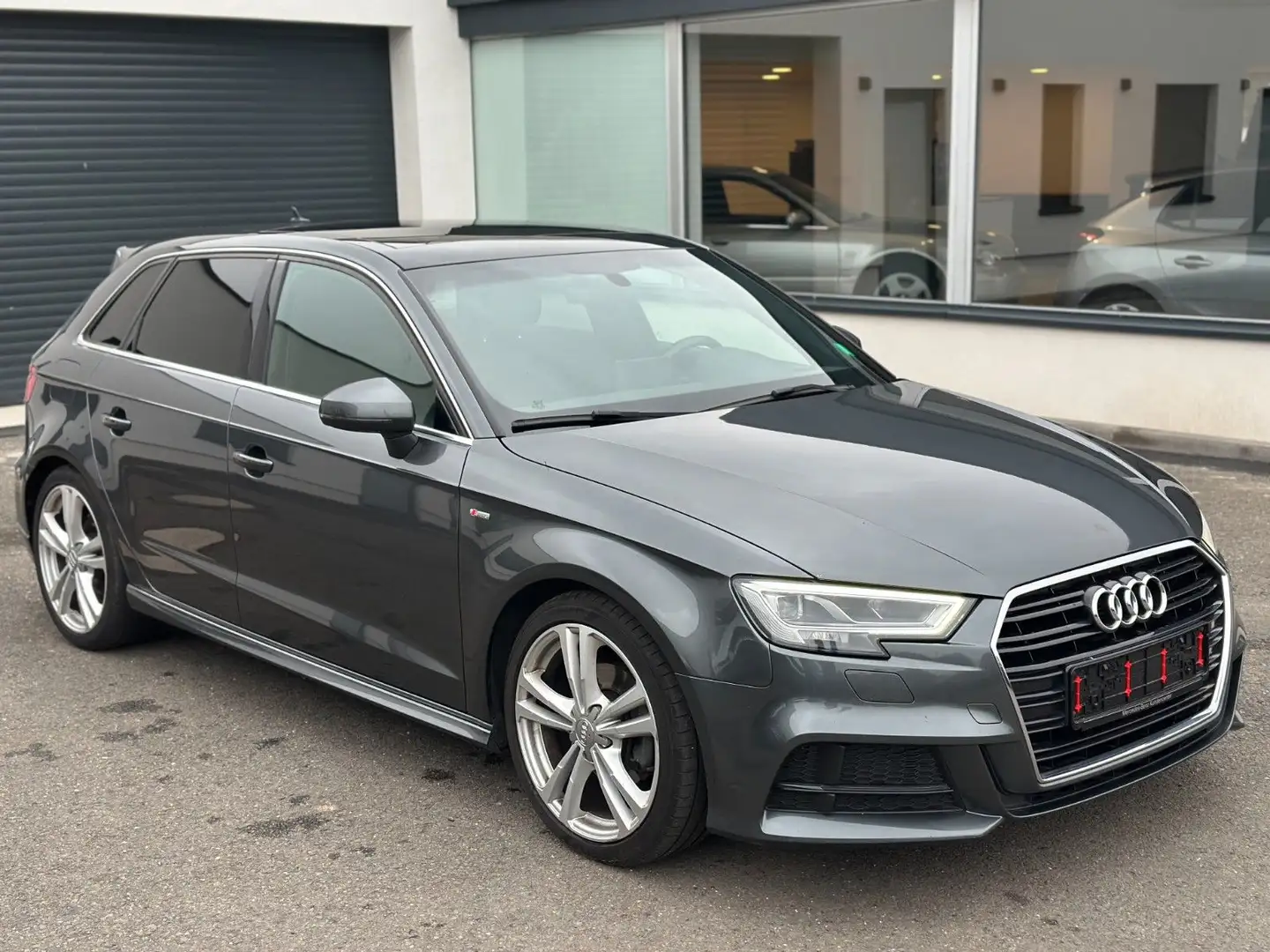 Audi A3 Sportback 35 TFSI SPORT 3x SLINE/S TRONIC/AHK Grau - 1