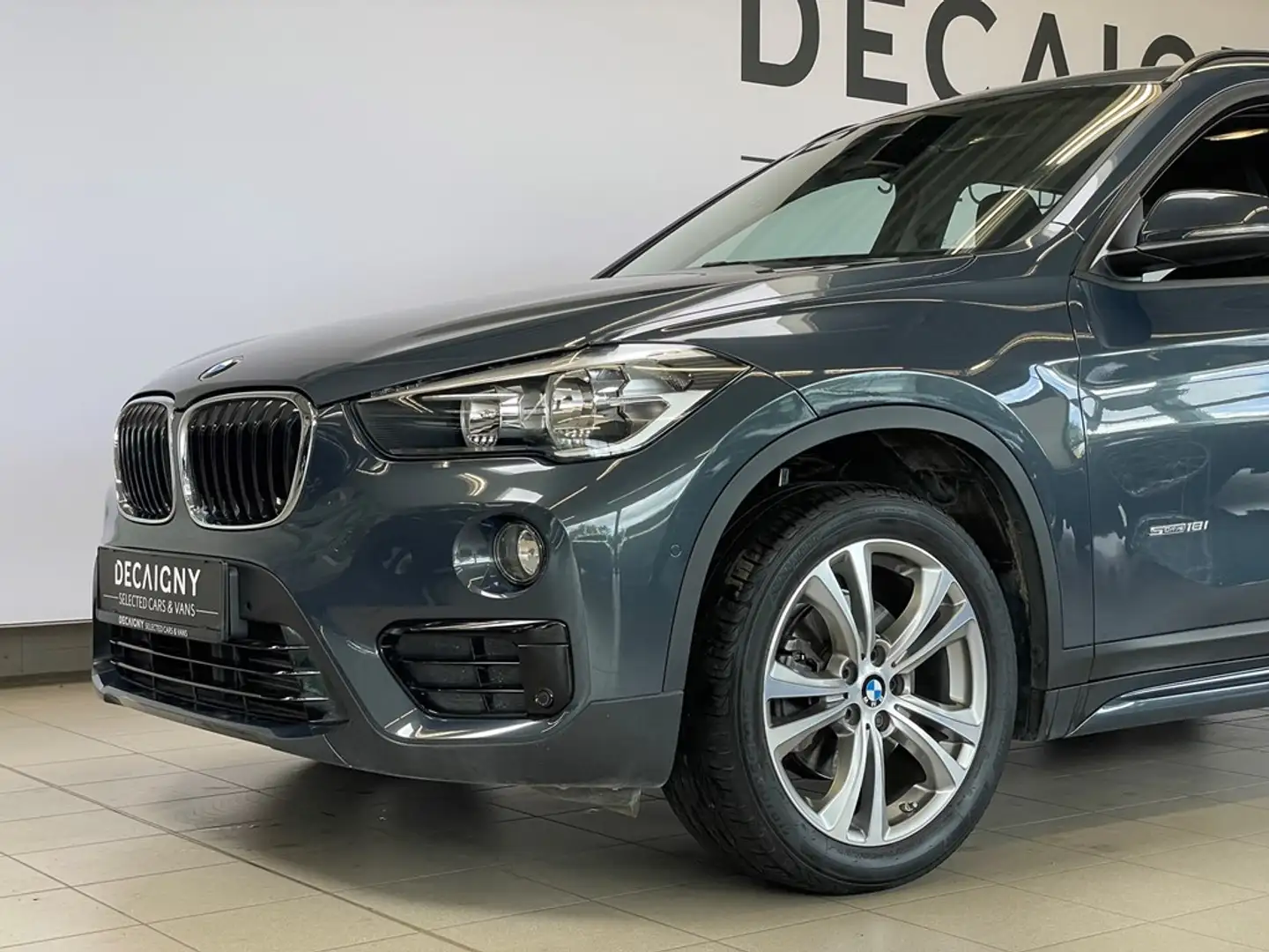BMW X1 sDrive18i Sport Line *Sensoren voor/achter*Cruise Gris - 2