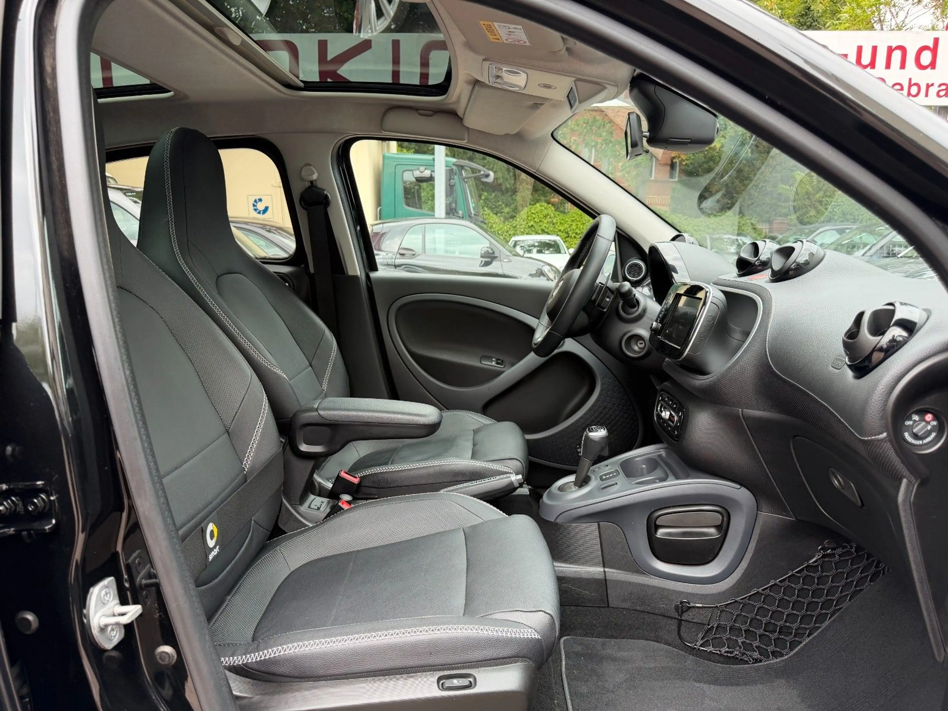 smart forFour forfour BRABUS Xcl*PANO*VOLL*JBL*PTS+R-KAM* — photo 13