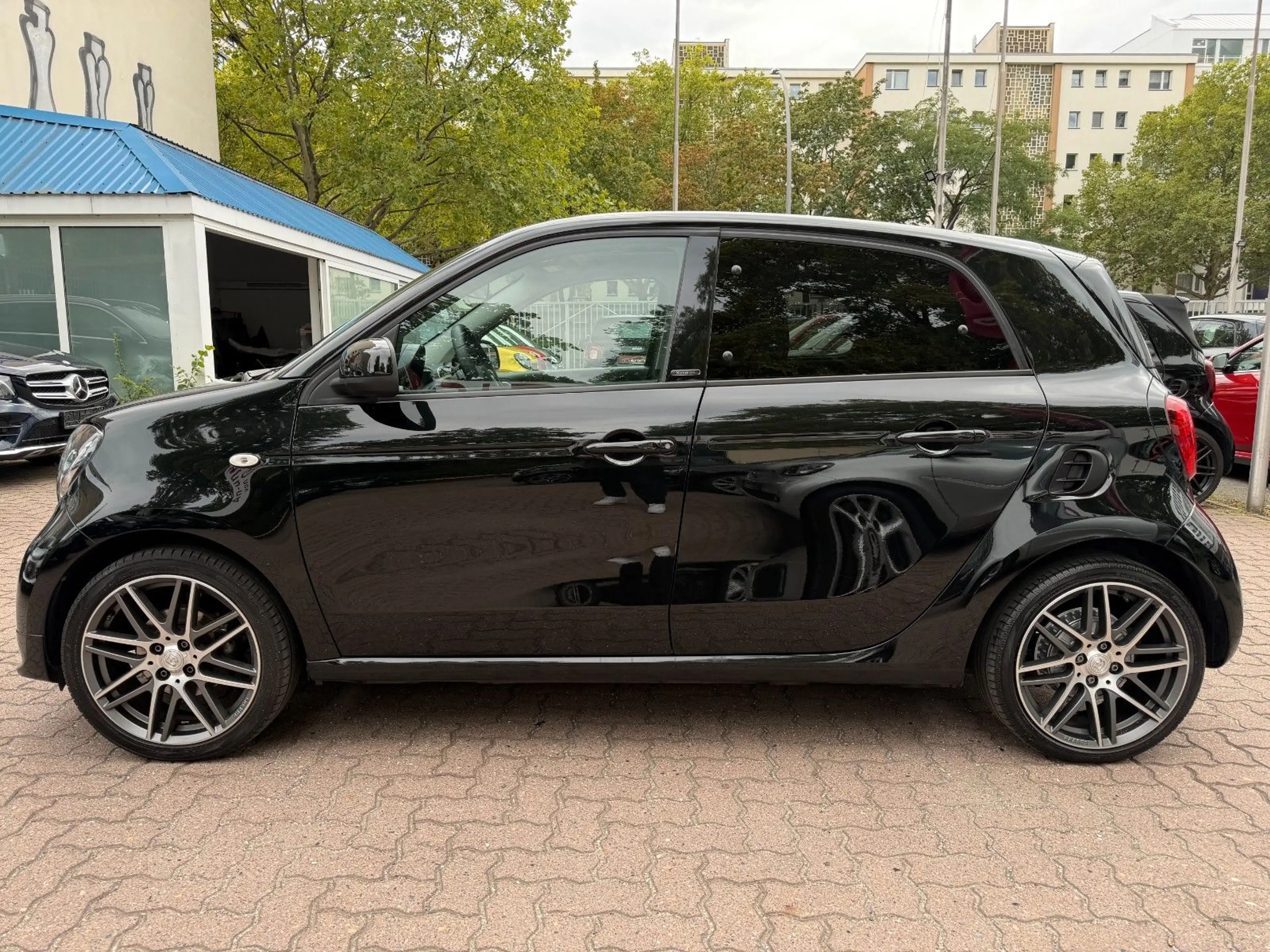 smart forFour forfour BRABUS Xcl*PANO*VOLL*JBL*PTS+R-KAM* — photo 2