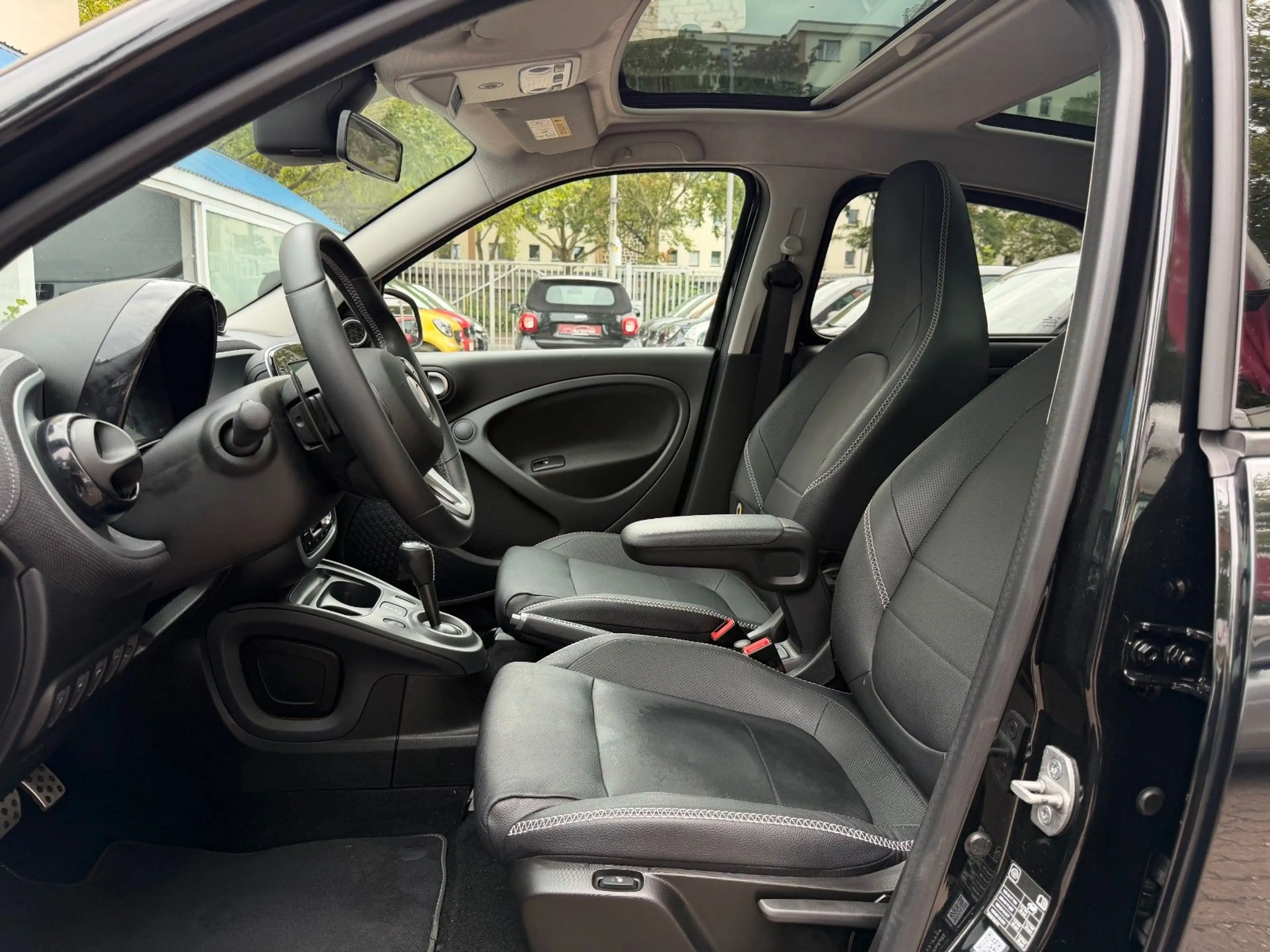 smart forFour forfour BRABUS Xcl*PANO*VOLL*JBL*PTS+R-KAM* — photo 12