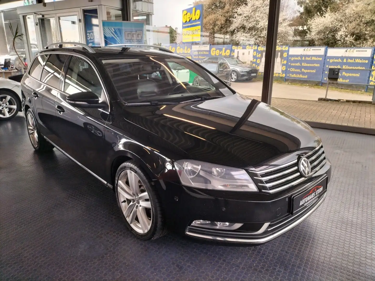 Volkswagen Passat Variant Highline 4Motion Schwarz - 1