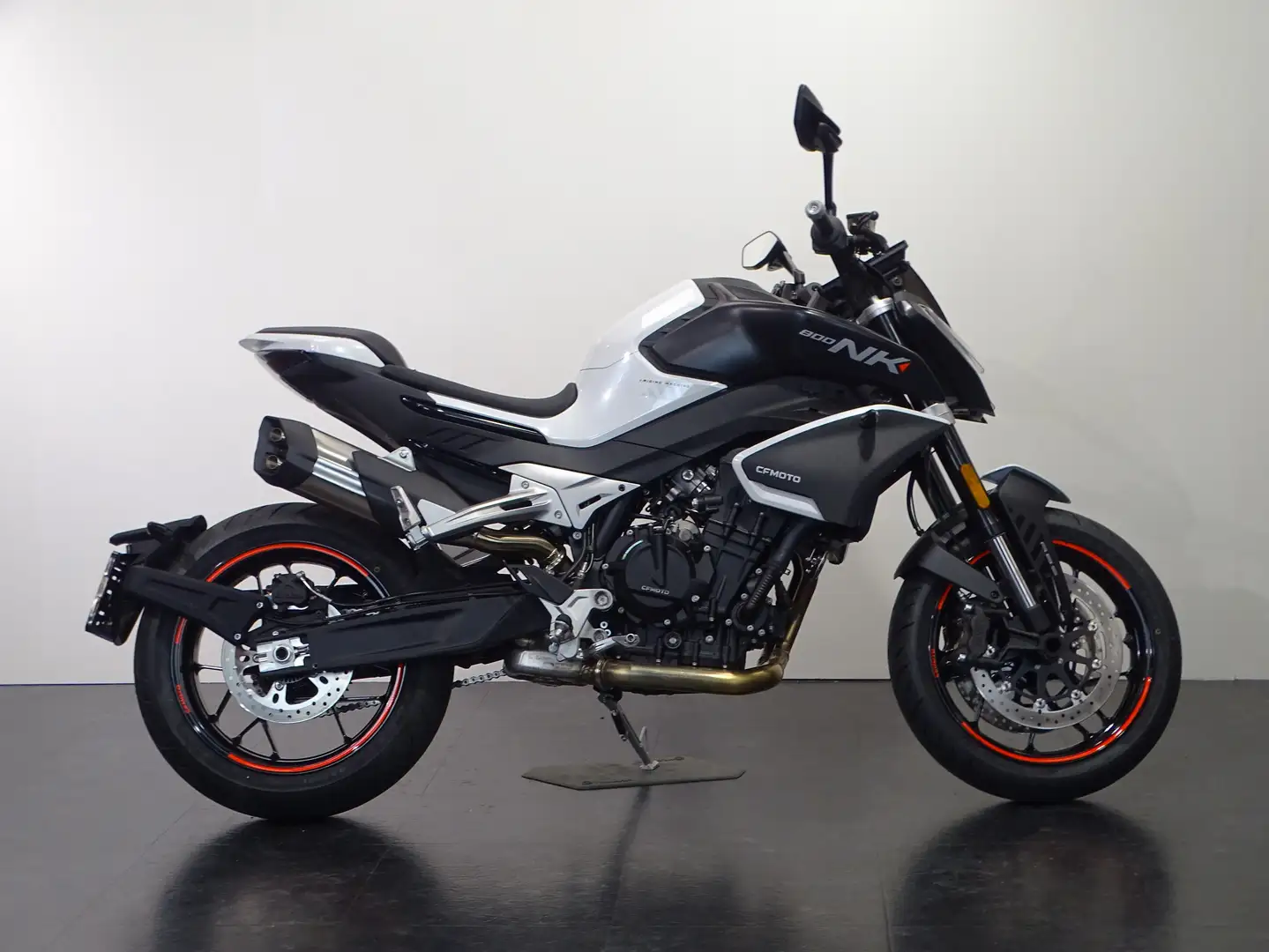 CFMOTO 800 NK ADVANCED Blanc - 1