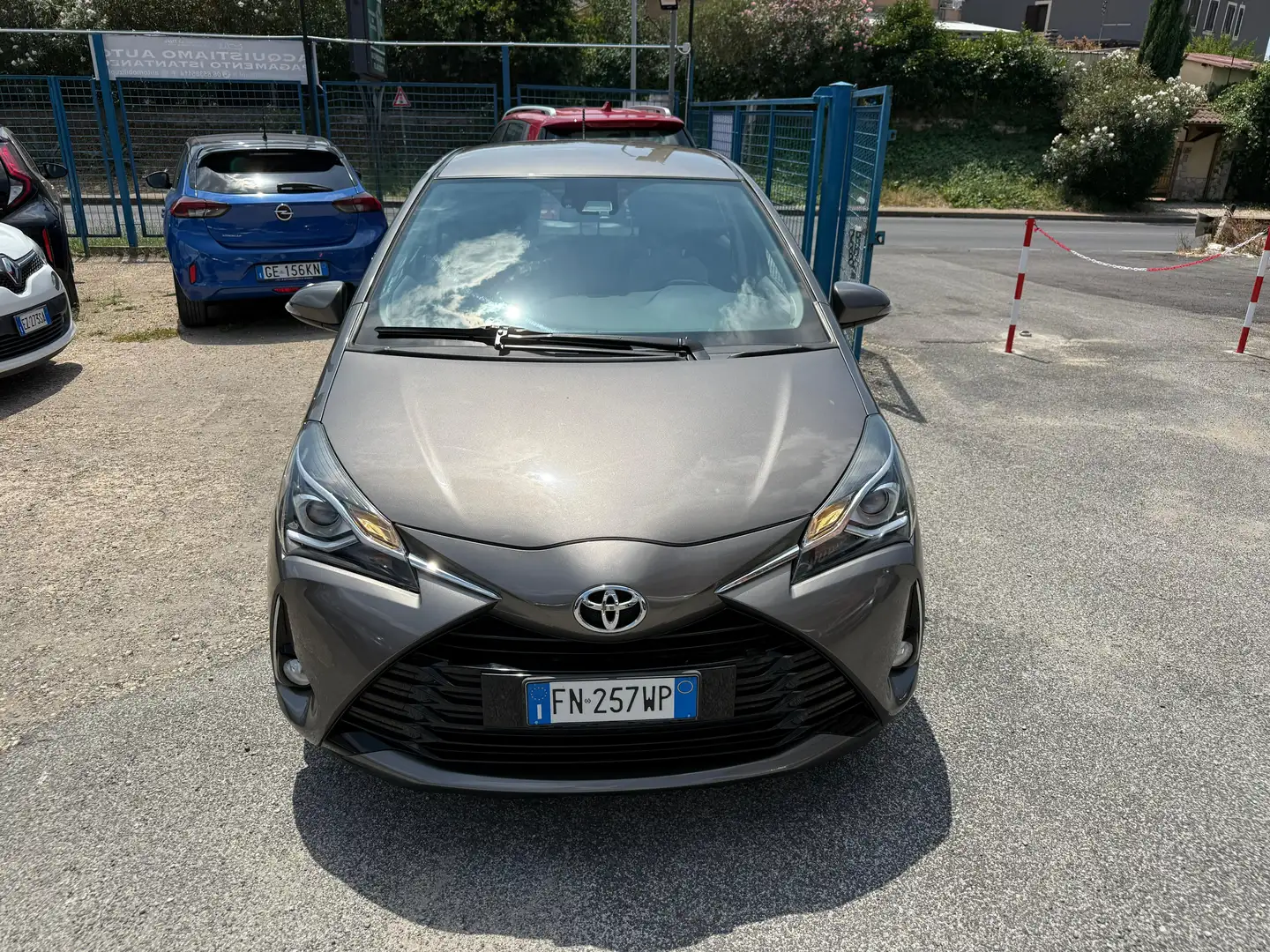 Toyota Yaris 1.0 5 POSTI *UNICO PROPRIETARIO* Gris - 2