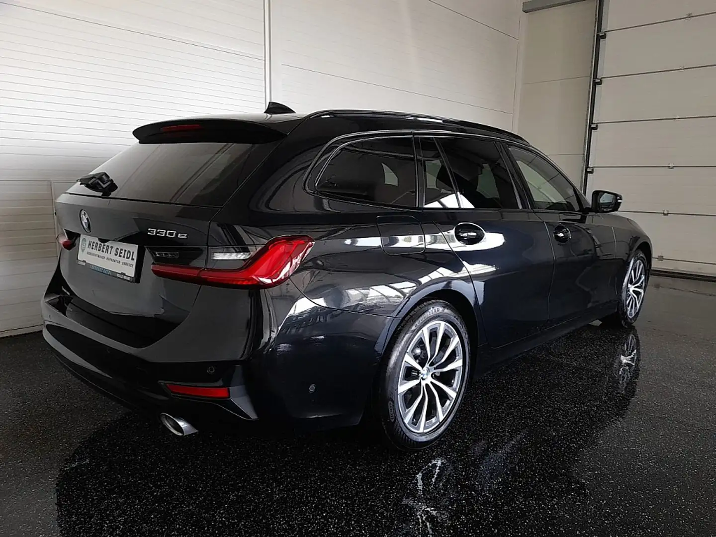 BMW 330 e Touring SPORT-LINE 4x4 Aut. *LASER LED / HEAD... Schwarz - 2