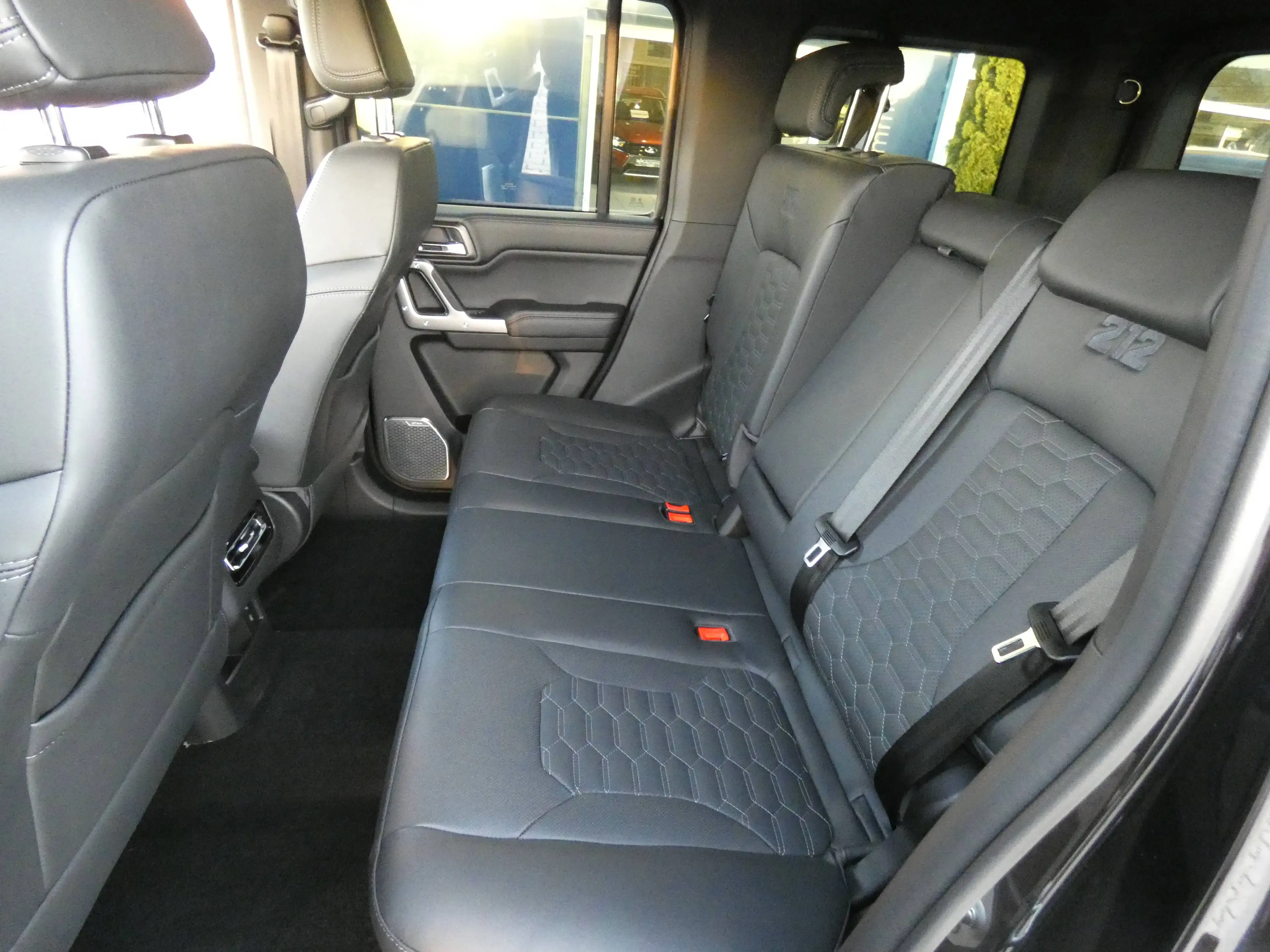 BAW 212 2,0 TCI 4x4 Automatik Leder Seilwinde Kamera AHK Scheibentönung Sitzheizung Sitzkühlung Unterbodenschutz — photo 9