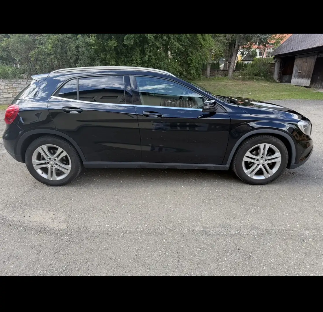 Mercedes-Benz GLA 200 GLA 200 CDI Edition LifestyleEdition Lifestyle Schwarz - 2