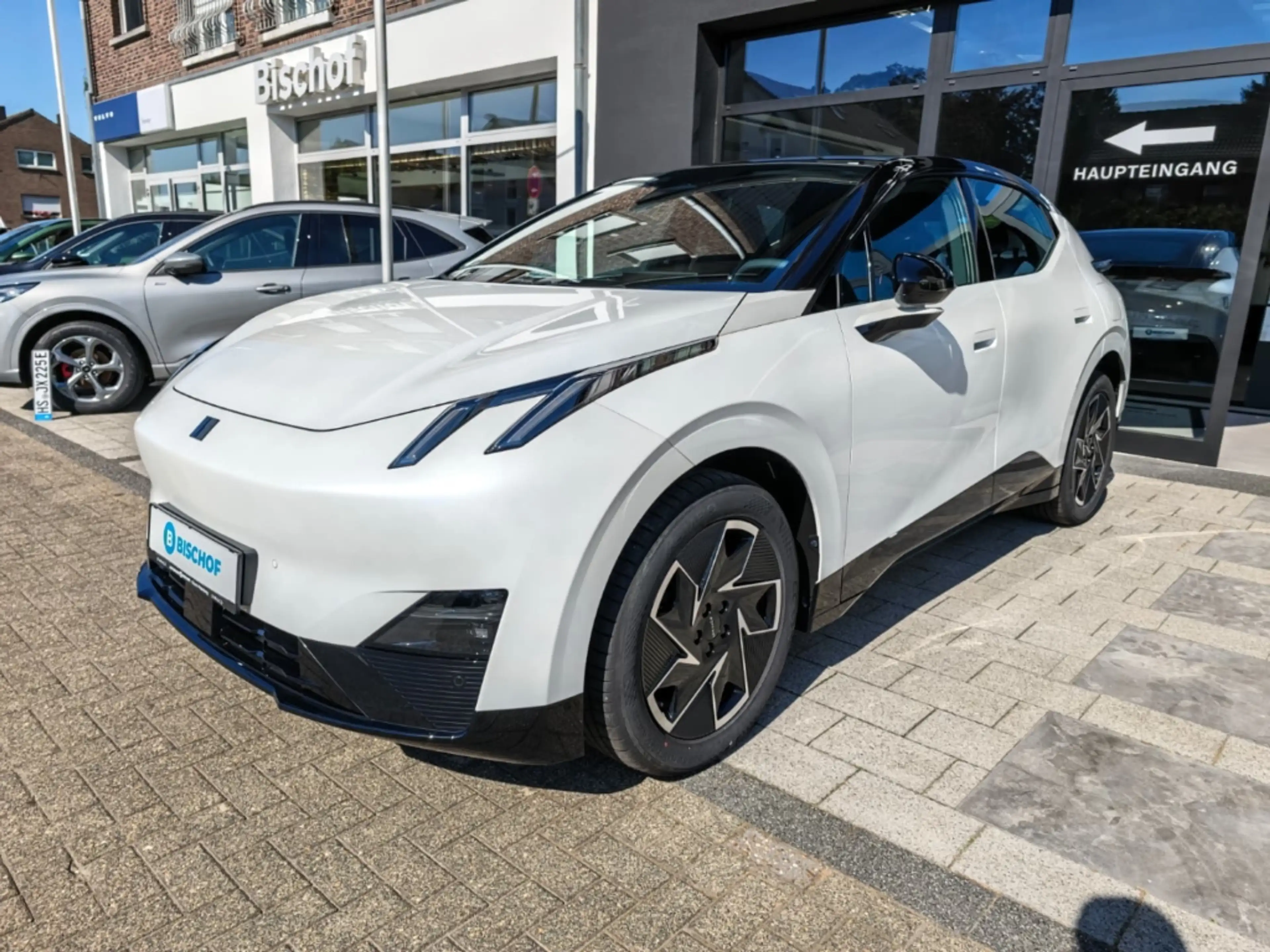 Lynk & Co 02 More 200 kW Panorama Navi Leder Digitales Cockpit — photo 2
