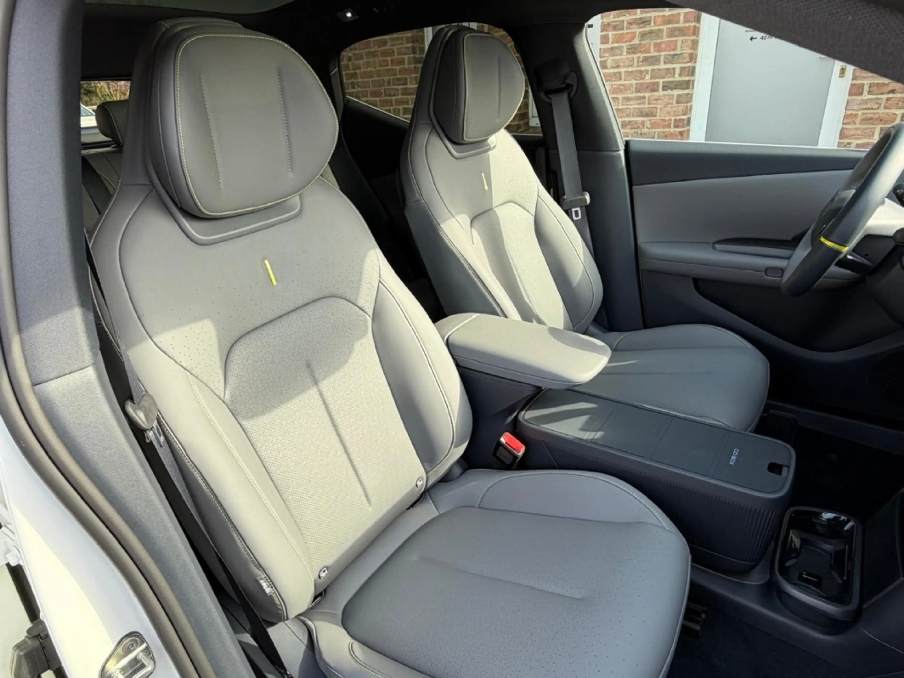 Lynk & Co 02 More 200 kW Panorama Navi Leder Digitales Cockpit — photo 10