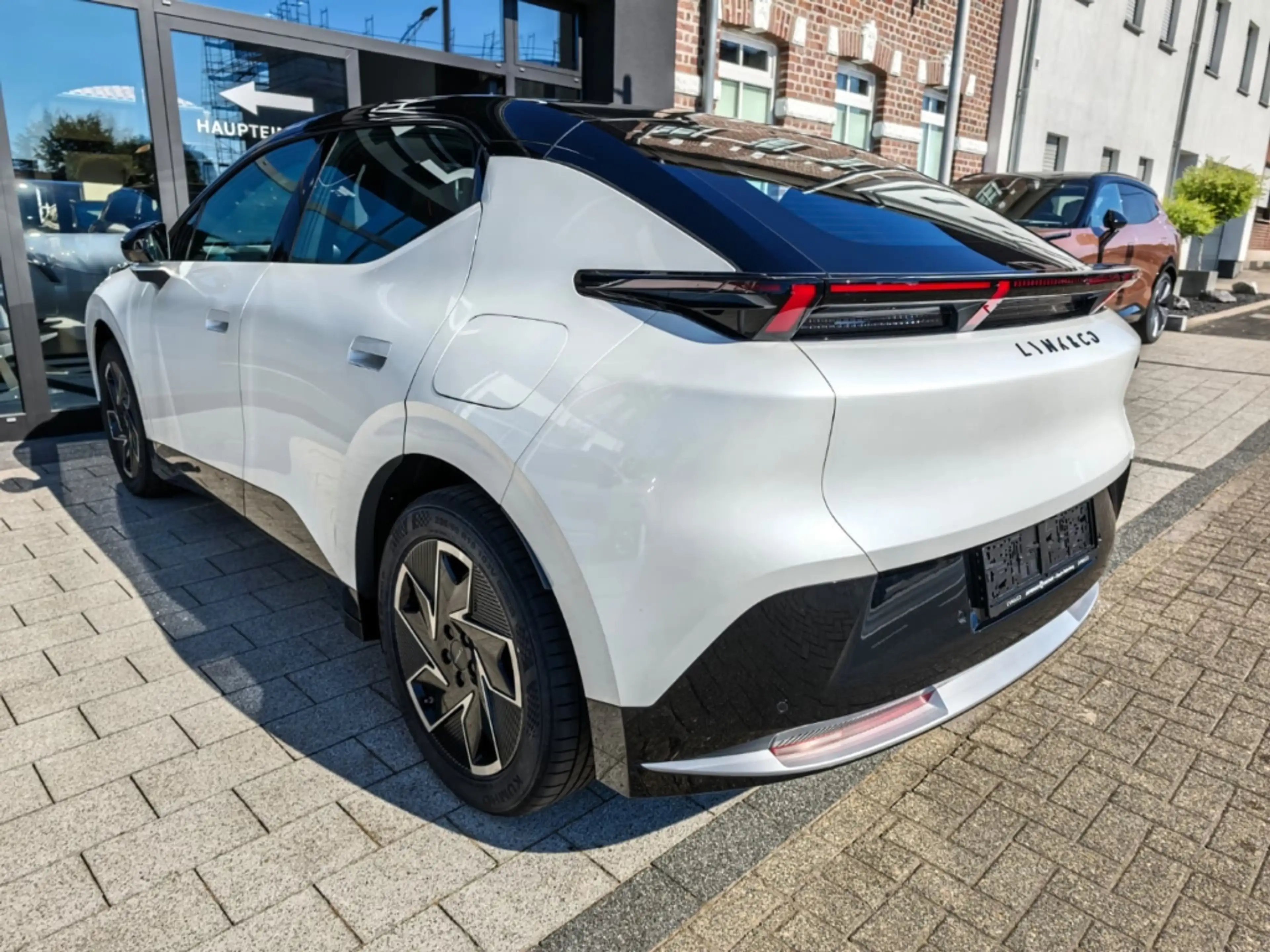Lynk & Co 02 More 200 kW Panorama Navi Leder Digitales Cockpit — photo 5