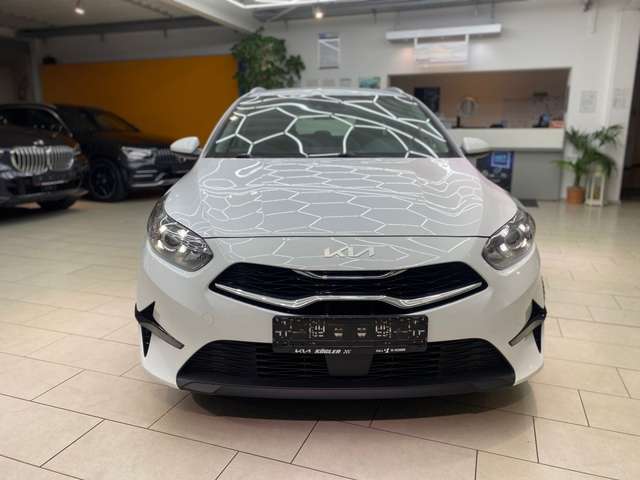 Kia Ceed / cee'd Ceed 1.6 CRDi Mild Hybrid Vision Automatik Navi Ru