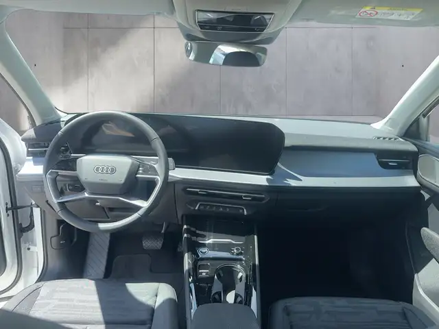 Audi Q3 view 8