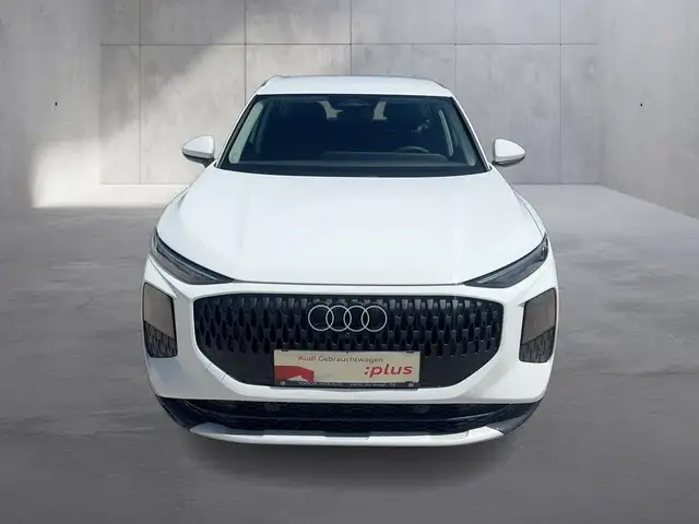 Audi Q3 view 7