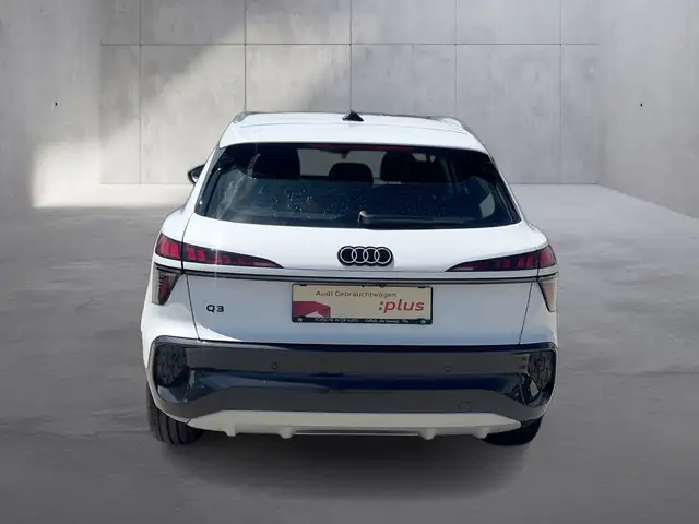 Audi Q3 view 4