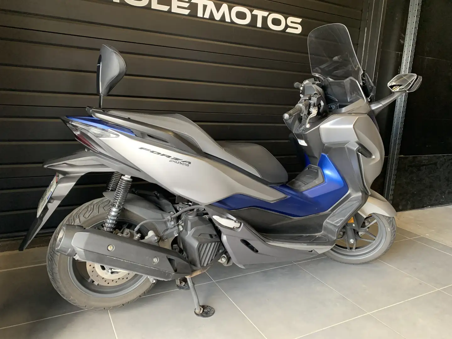 Honda Forza 125 Gris - 2