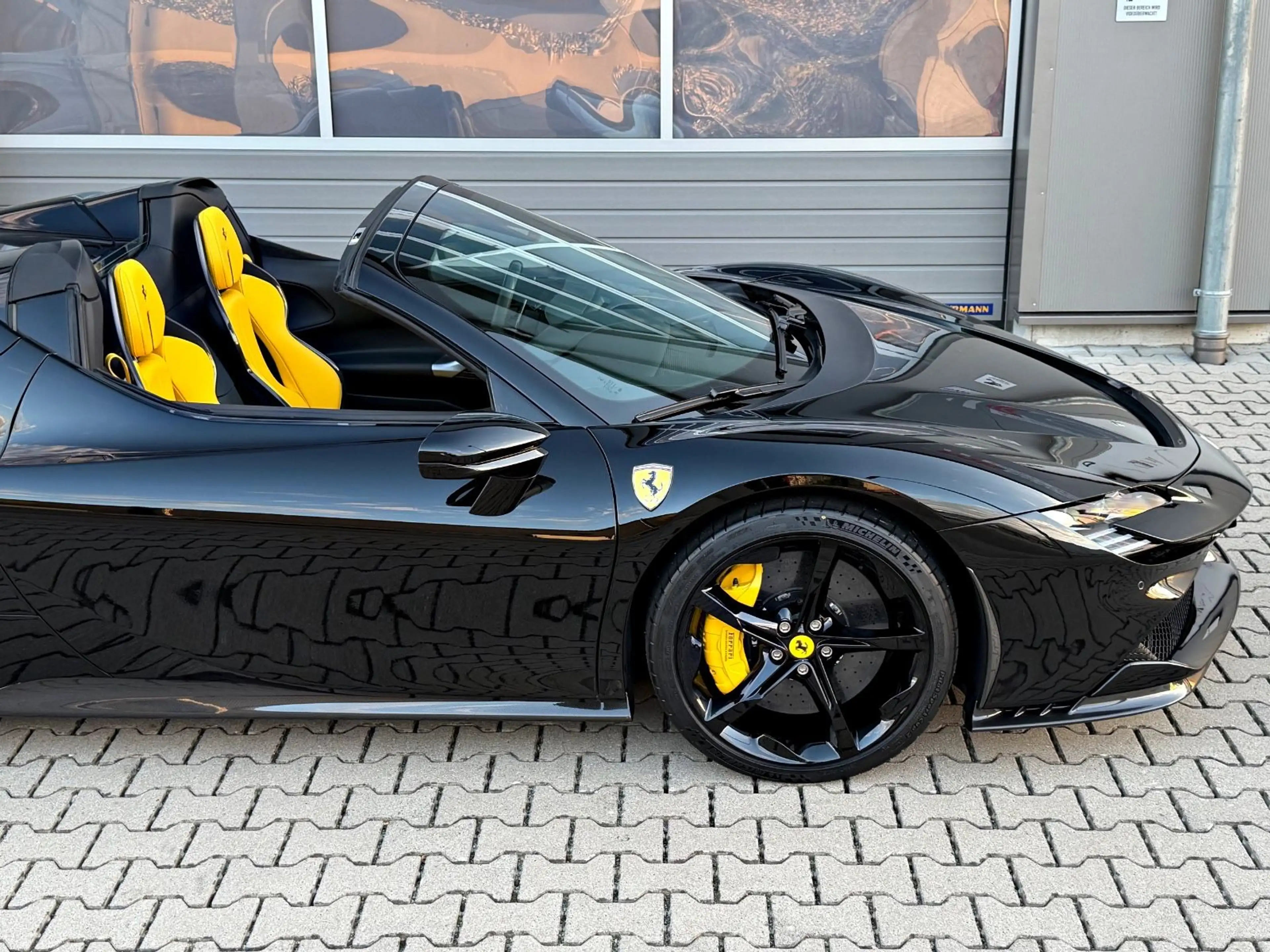 Ferrari SF90 Spider Nero DS Pelle Gialla Carbon Lift BRD — photo 35