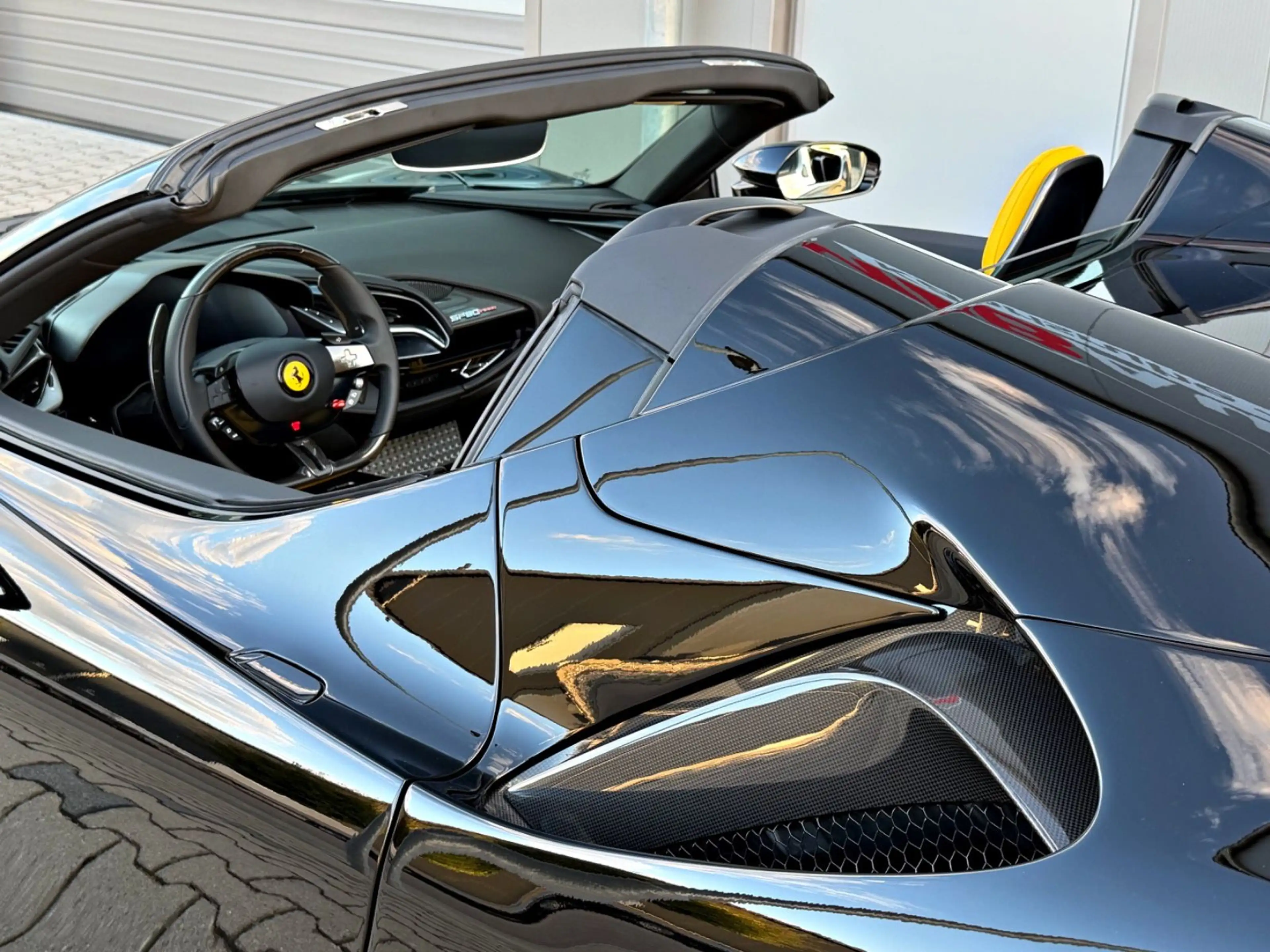 Ferrari SF90 Spider Nero DS Pelle Gialla Carbon Lift BRD — photo 46