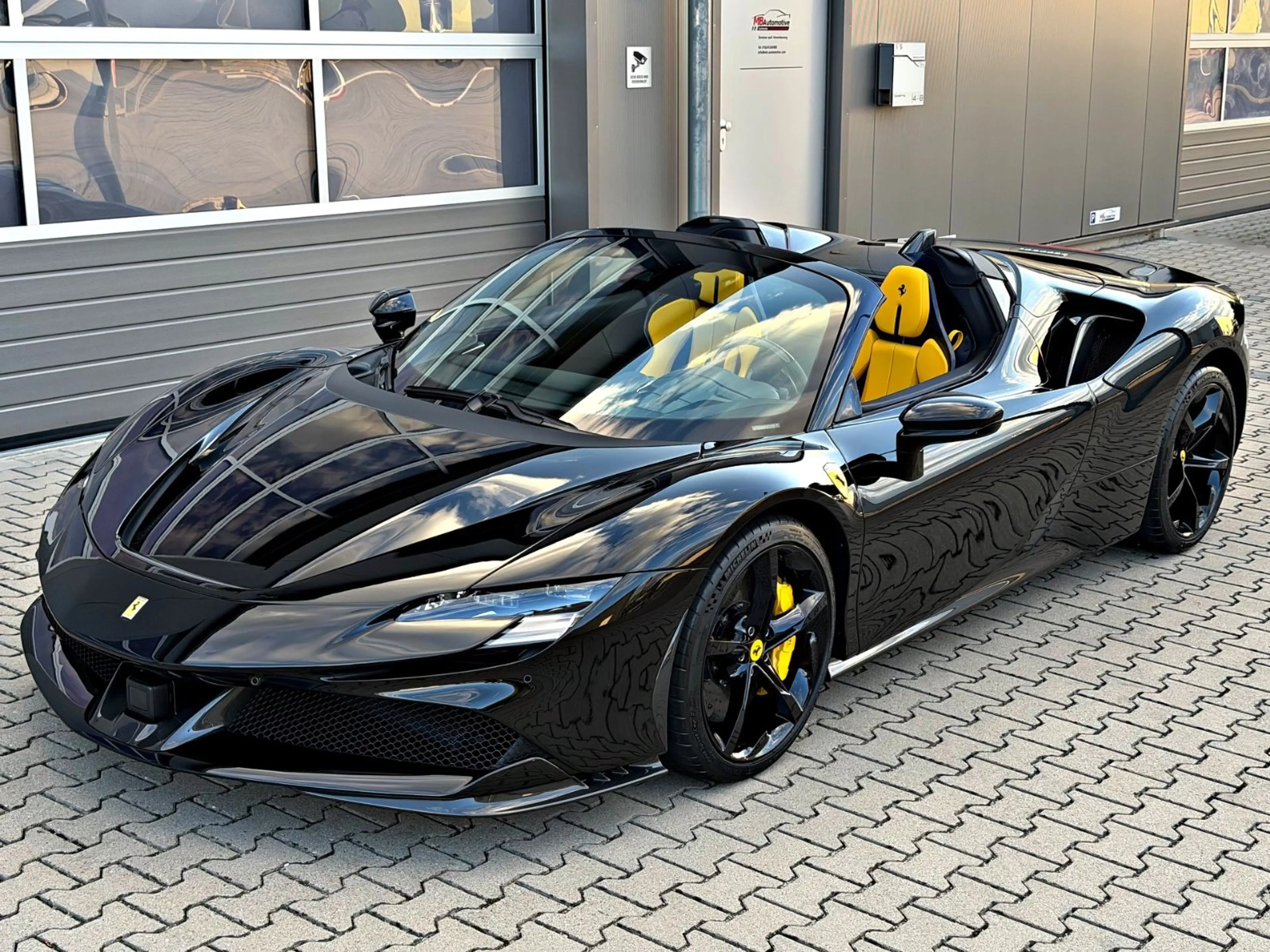 Ferrari SF90 Spider Nero DS Pelle Gialla Carbon Lift BRD — photo 3