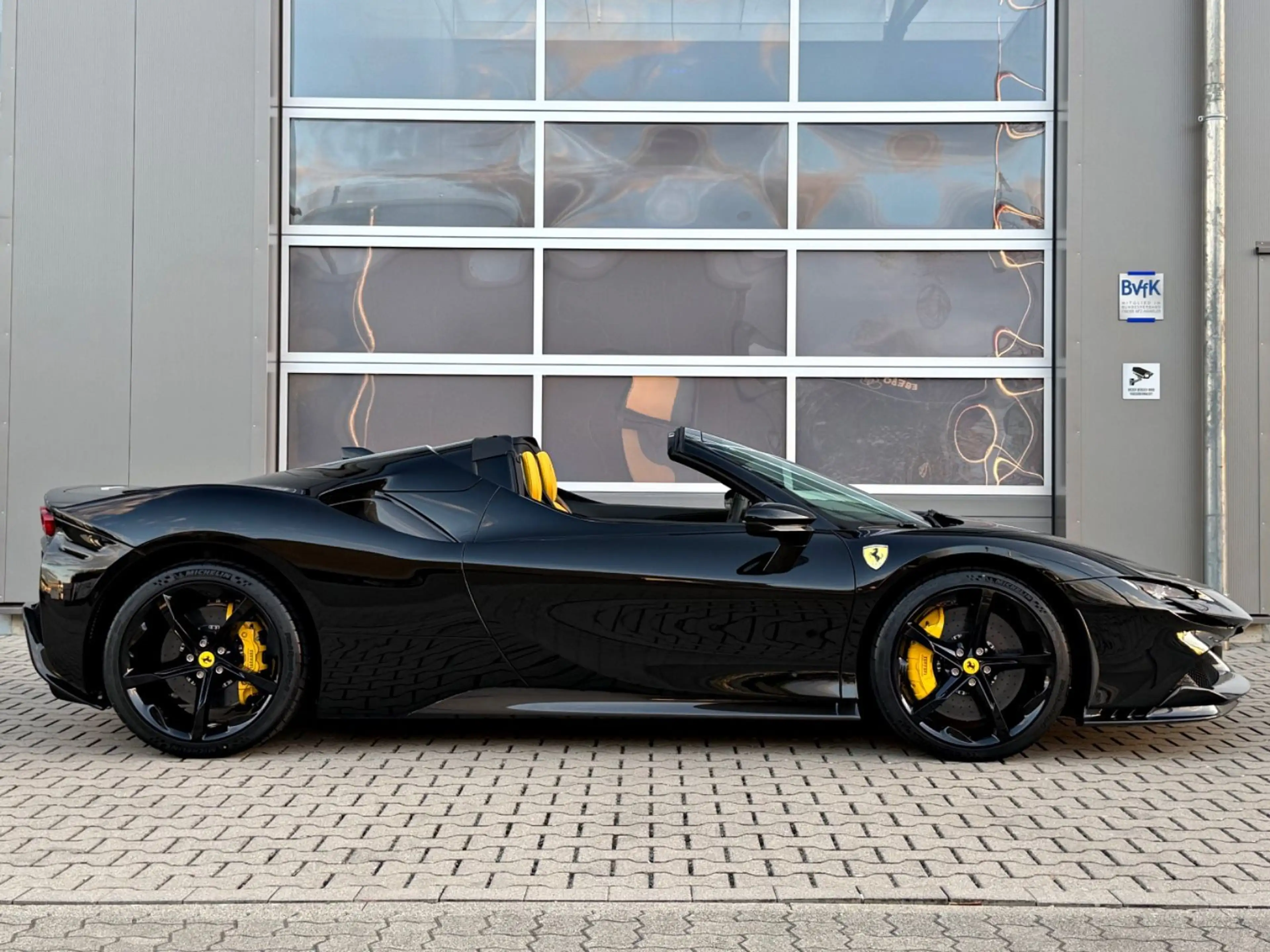 Ferrari SF90 Spider Nero DS Pelle Gialla Carbon Lift BRD — photo 13