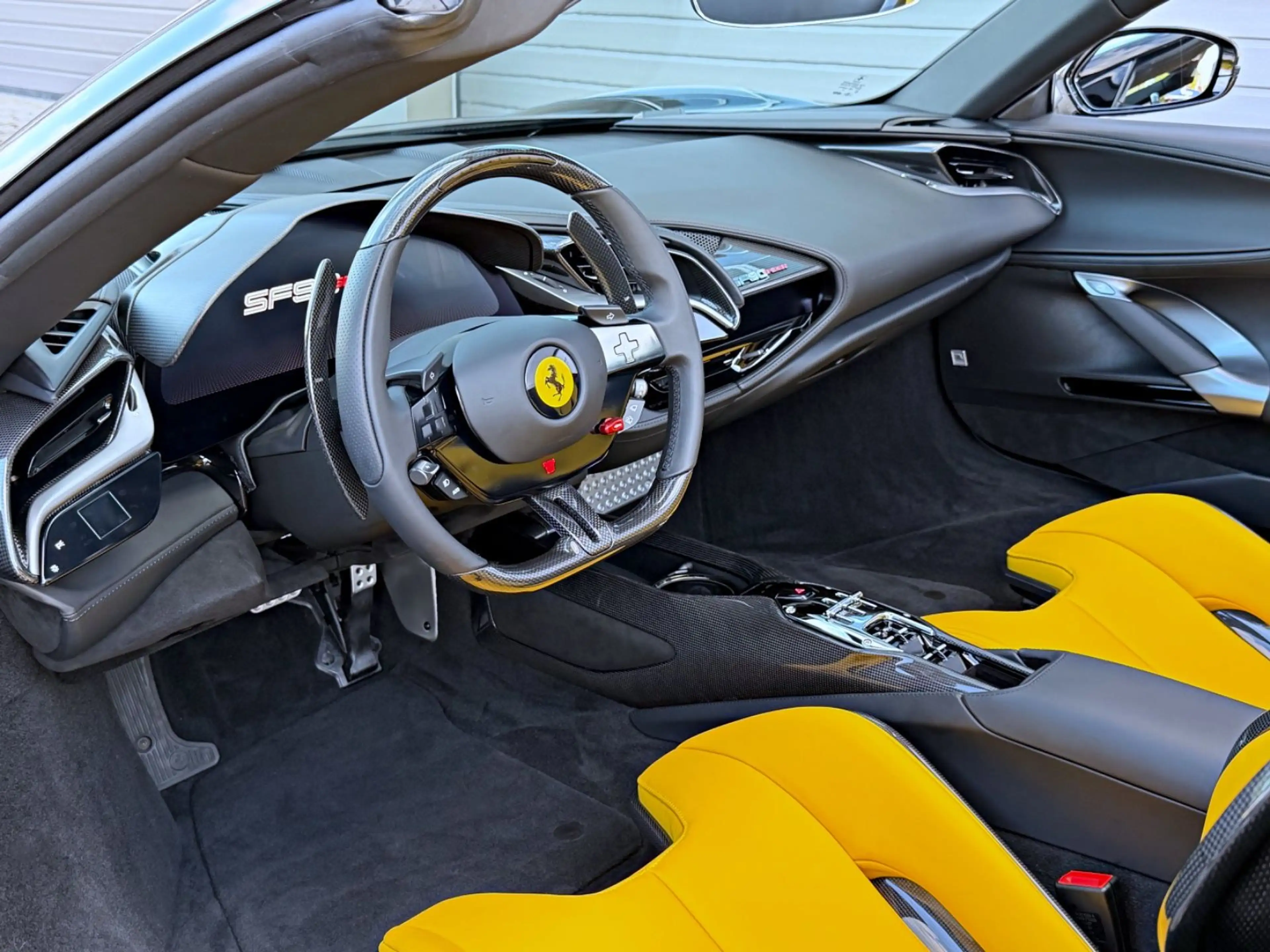 Ferrari SF90 Spider Nero DS Pelle Gialla Carbon Lift BRD — photo 23