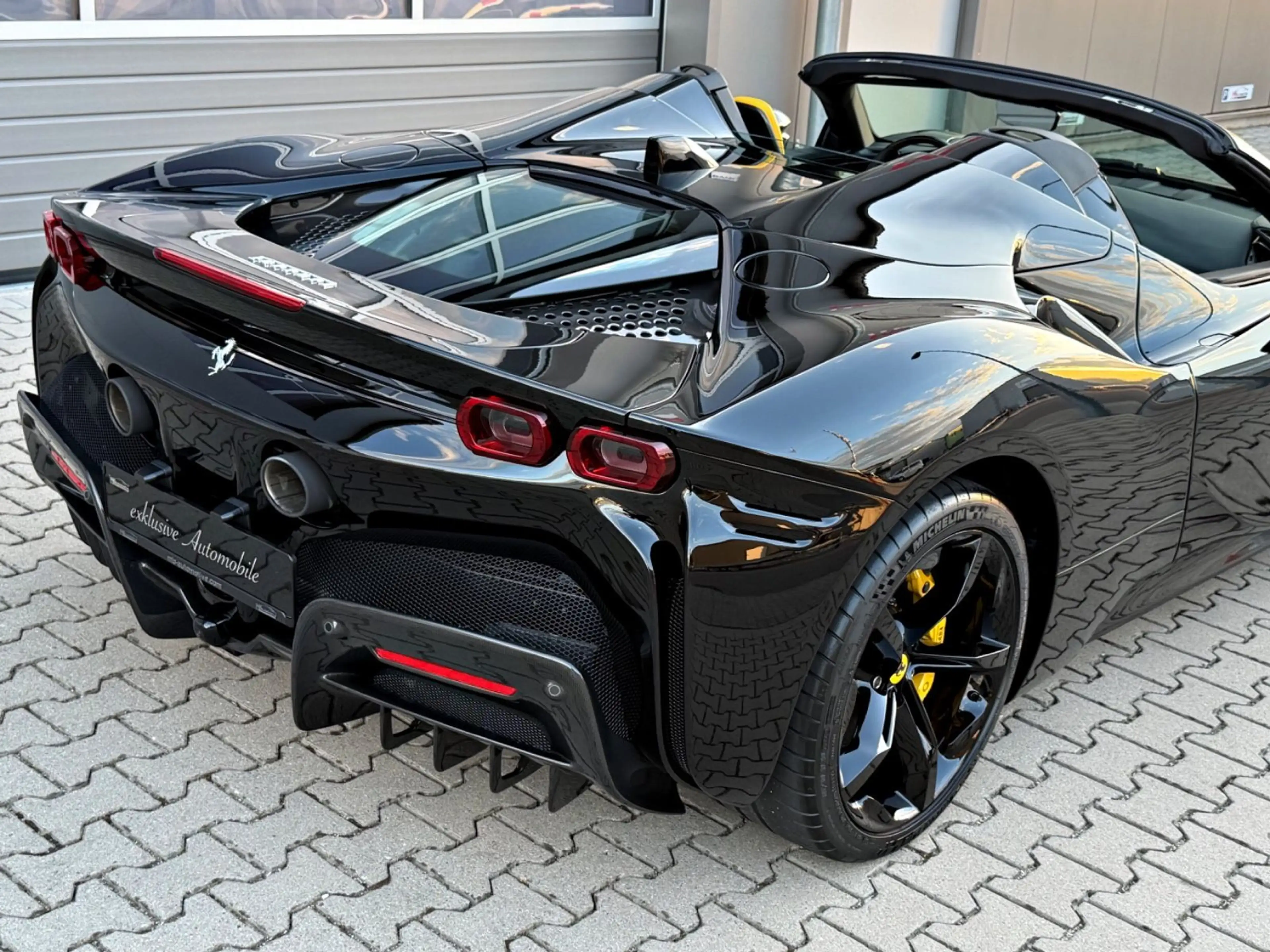Ferrari SF90 Spider Nero DS Pelle Gialla Carbon Lift BRD — photo 9