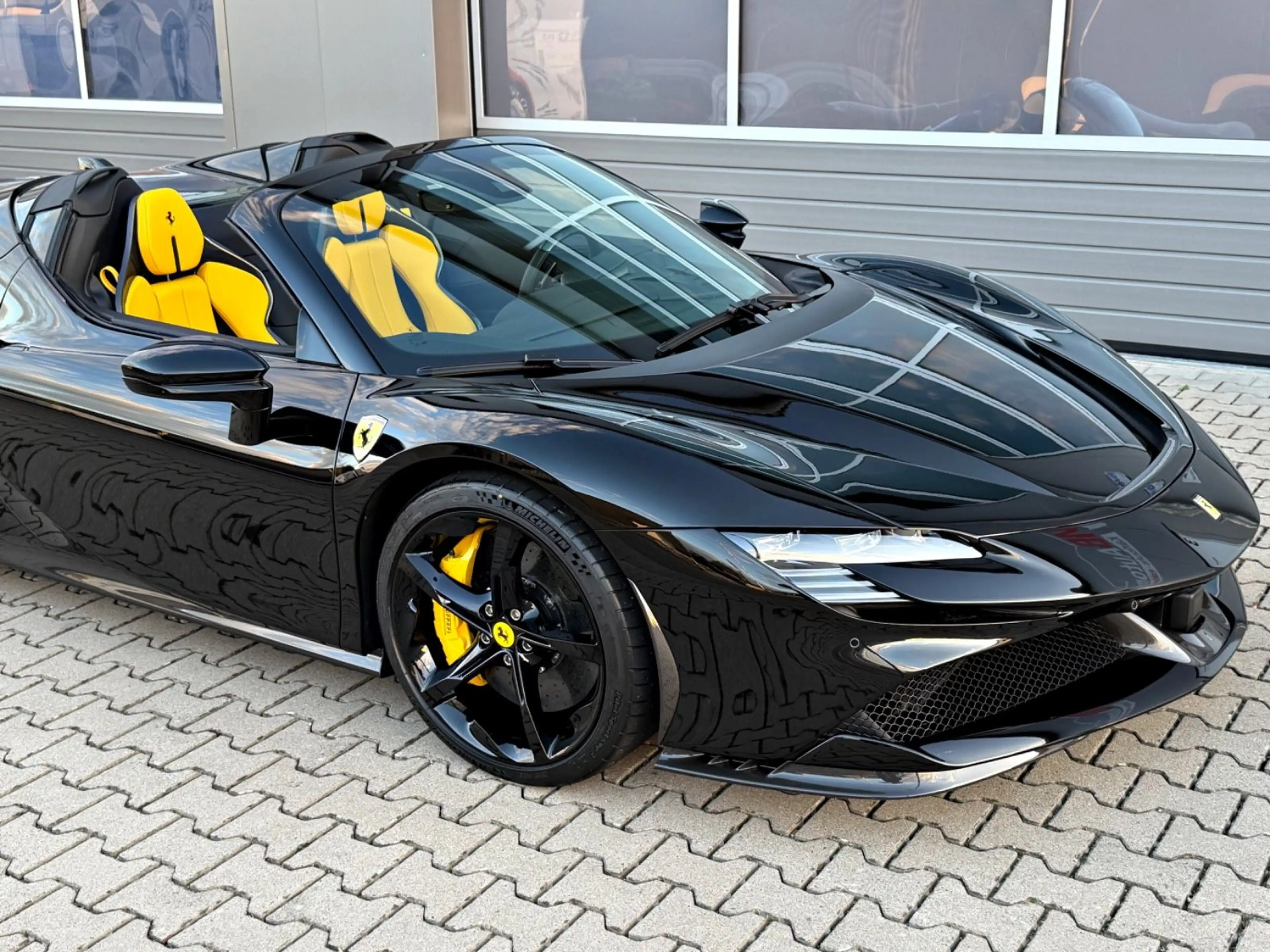 Ferrari SF90 Spider Nero DS Pelle Gialla Carbon Lift BRD — photo 15